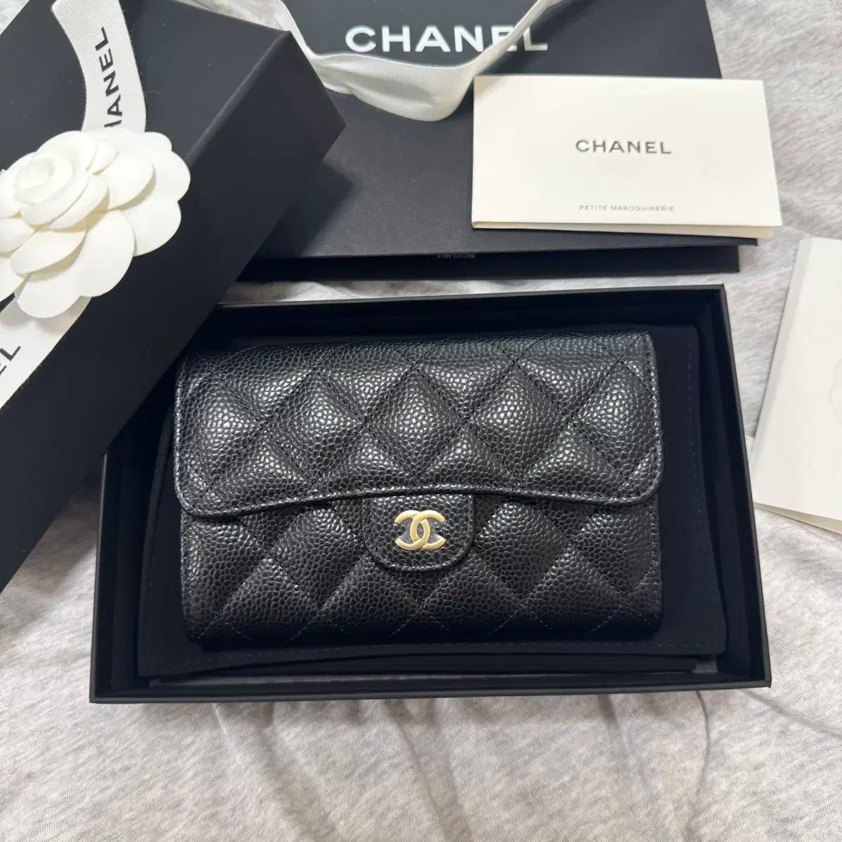 Chanel シャネル クラシック キャビア ミドルウォレット 金具 AP0232