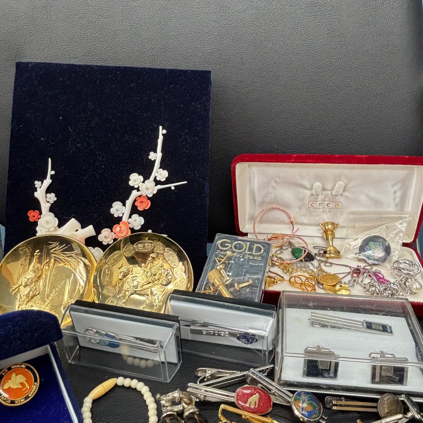 遺品整理 大量アクセサリー 時計 まとめ売り ブローチ ネクタイピン 刻印未検品 遺品整理 大量アクセサリー 時計 まとめ売り ブローチ ネクタイ