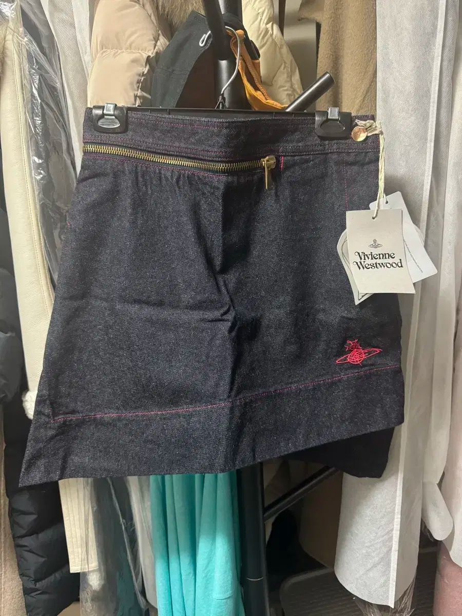 Vivienne Westwood ヴィヴィアン ウエストウッド 足元の裾 デニムスカート