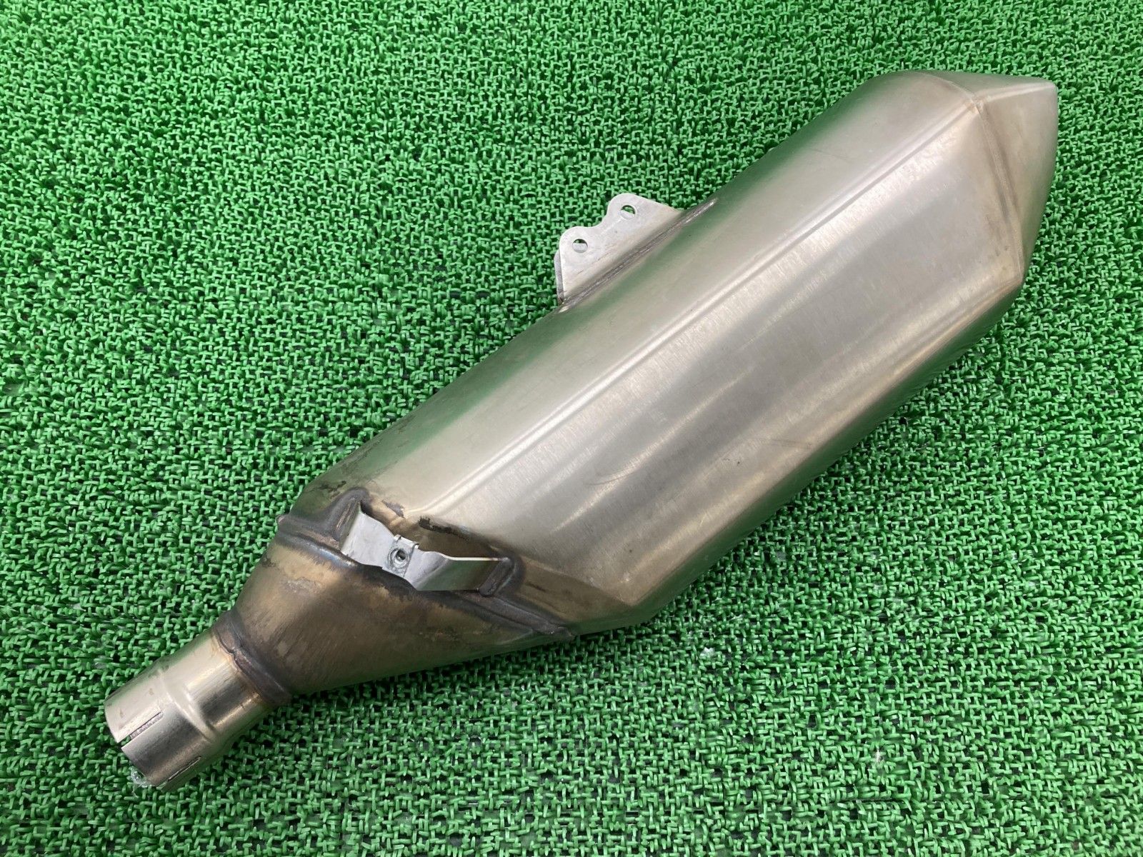 690SMC サイレンサーマフラー 765.05.183.100 KTM 純正 バイク 部品 コケキズ無し 品薄 希少品 車検 Genuine 【中古】 29 690SMC サイレンサーマフラー 765.05.183.000 KTM 純正 バイク 部品