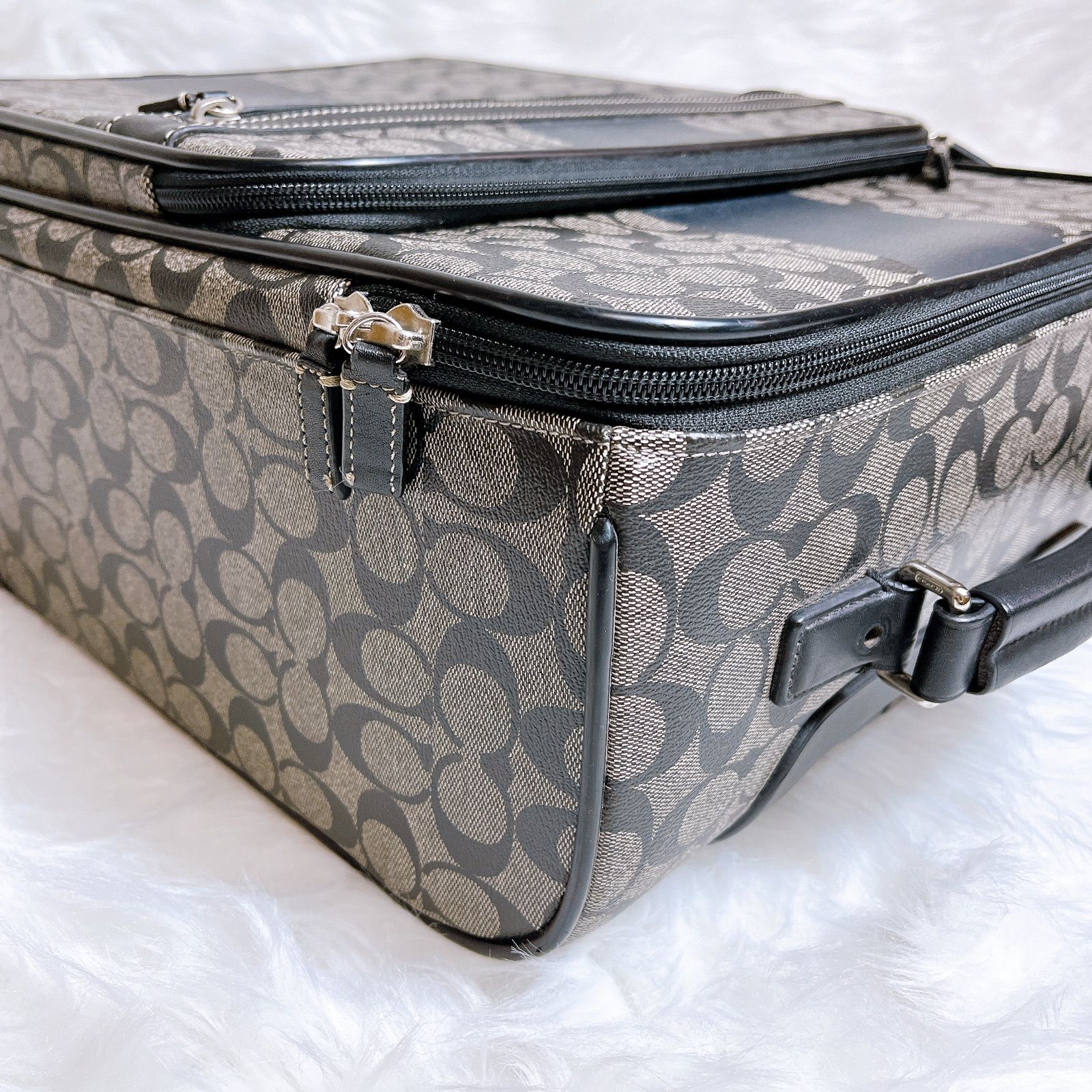 【美品】コーチ キャリーバッグ シグネチャー PVC レザー ブラック グレー コーチ キャリーバッグ シグネチャー PVC レザー ブラック