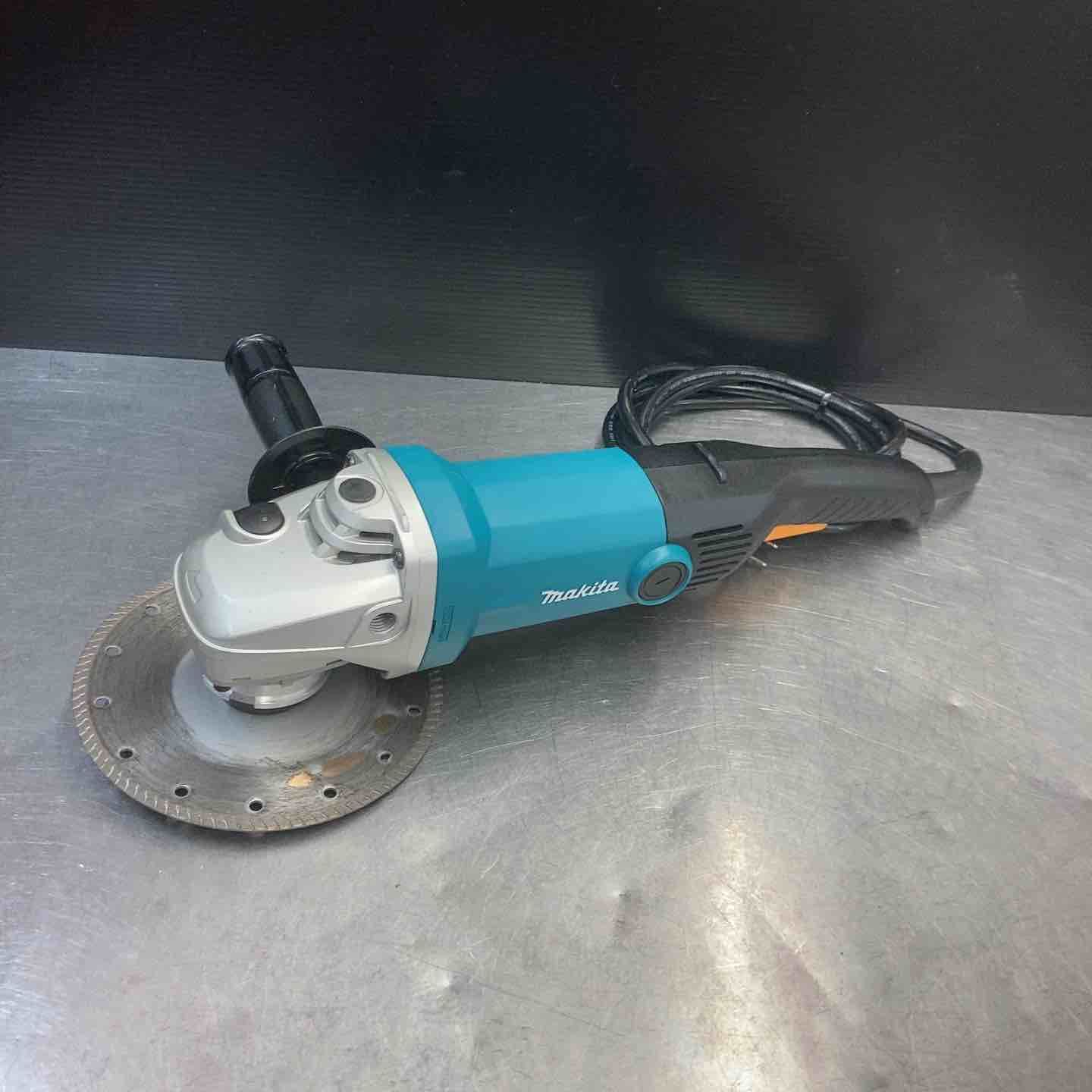 品 マキタ makita 180mm電子ディスクグラインダ GA7011C 東大和店