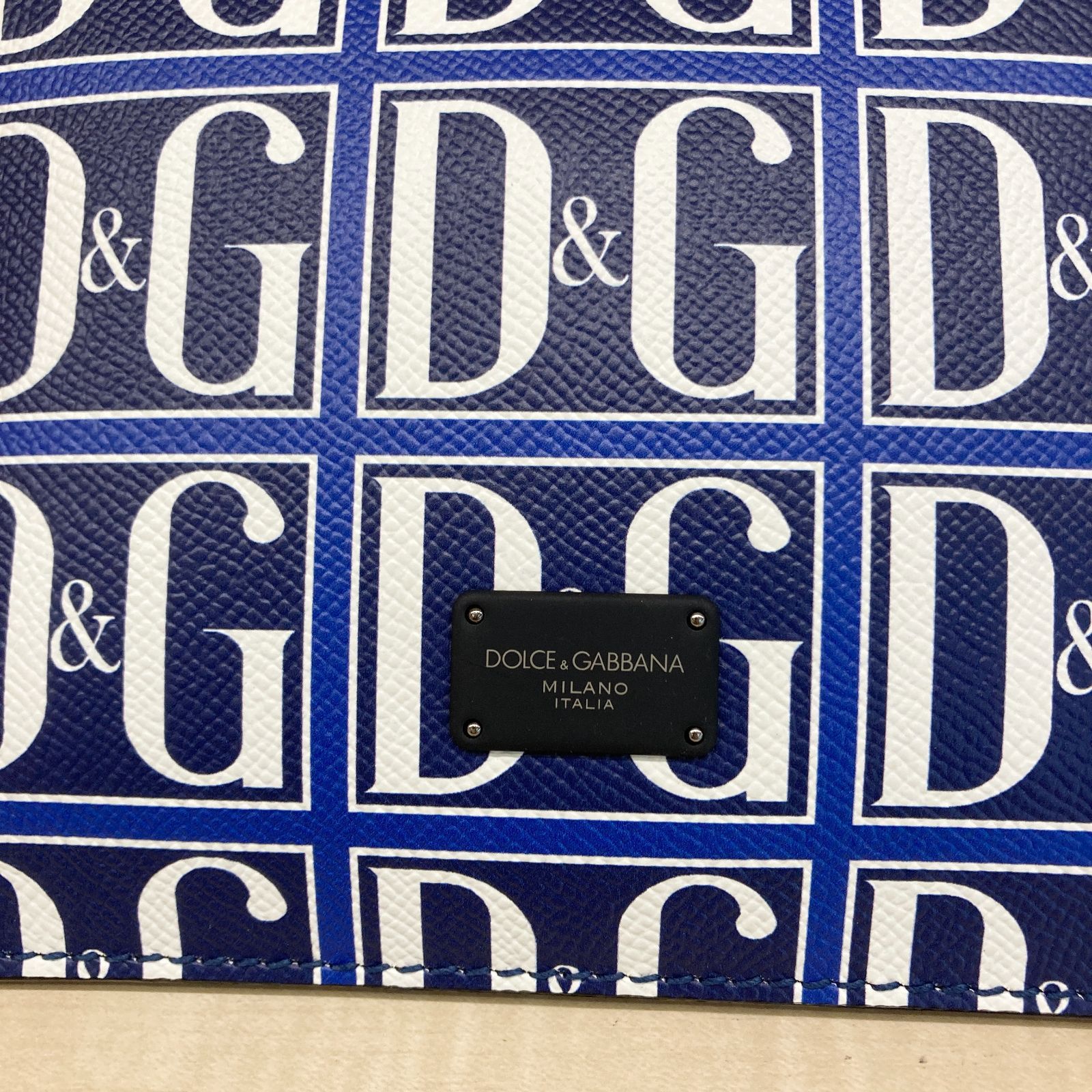 Dolce & Gabbana クロスボディバッグ カーフスキン レリーフロゴ