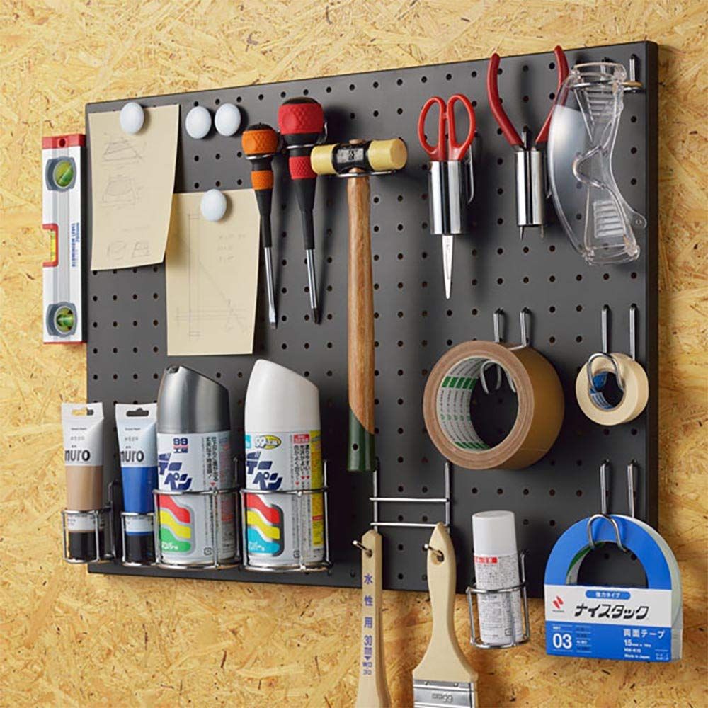 サンカ スチール パンチングボード 磁石対応 壁面をどこでも収納空間に 厚み1 8 mmで丈夫なつくり フックが取り付けやすい デスクまわり キッチン 配線の整理 工具収納 DIY 飾りつけ みせる収納 幅90 奥行1 高さ45 cm 標準ピッチ幅