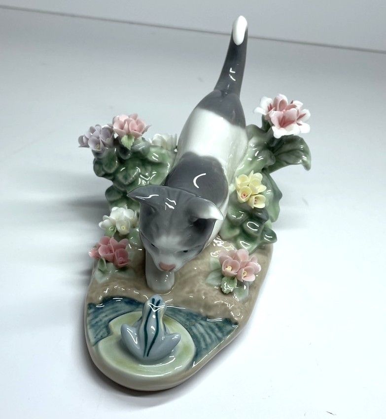 LLADRO リヤドロ にらみ合い 猫 蛙 ネコ カエル フィギュリン 陶器 LLADRO リヤドロ にらみ合い フィギュリン 置物 猫 カエル 花