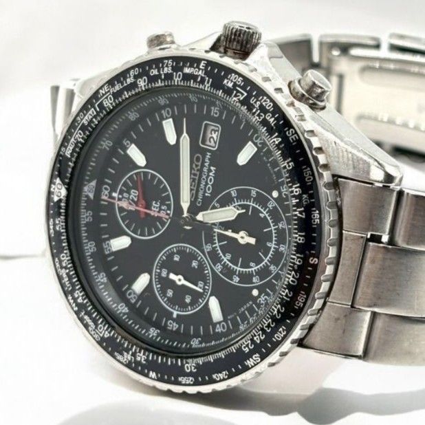 計器の迫力デザイン SEIKO セイコー FLIGHTMASTER パイロット クロノグラフ 回転ベゼル 蓄光 黒文字盤 メンズ腕時計 シルバー
