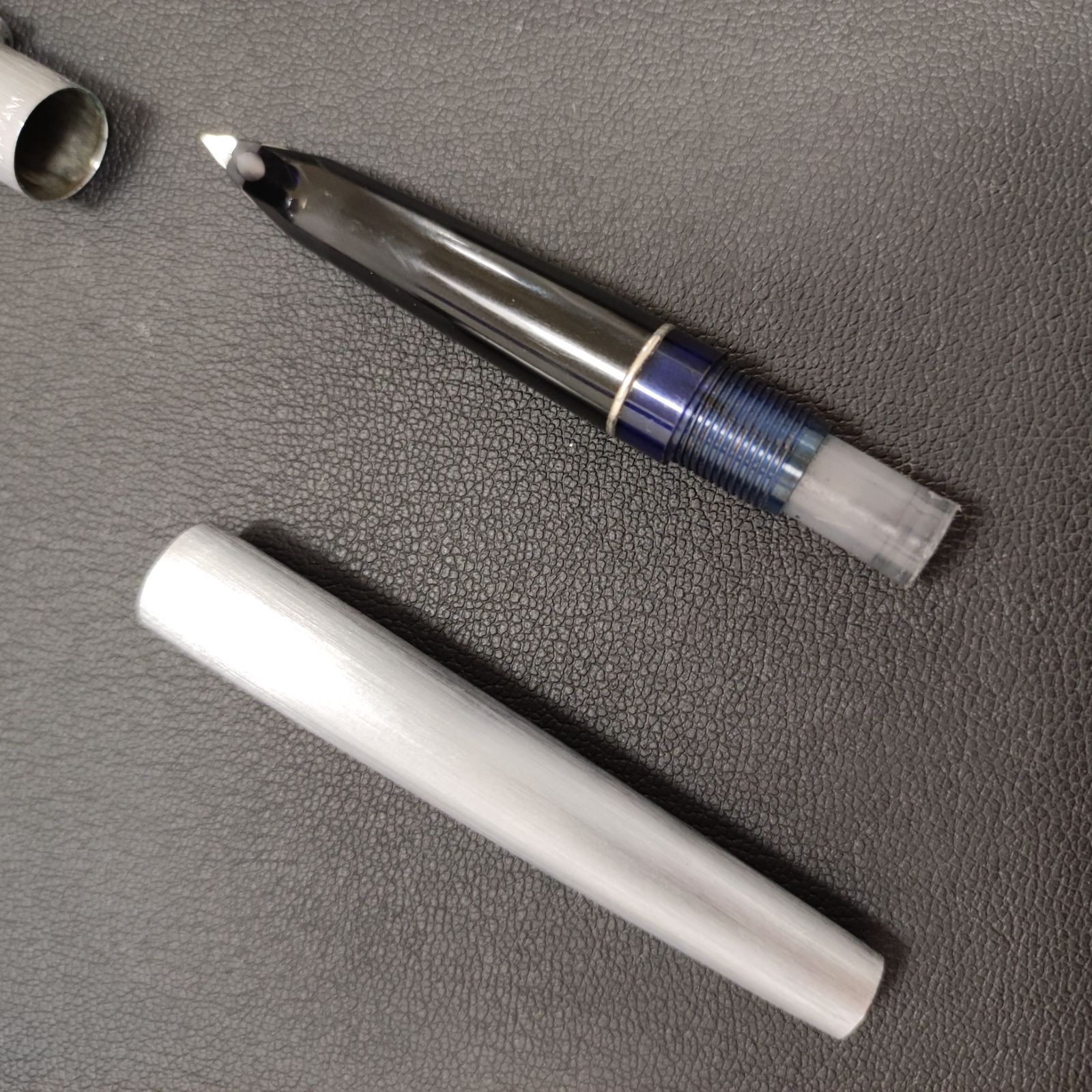 Pelikan 万年筆 SILVEXA ペン先585 14C シルバーカラー ペリカン