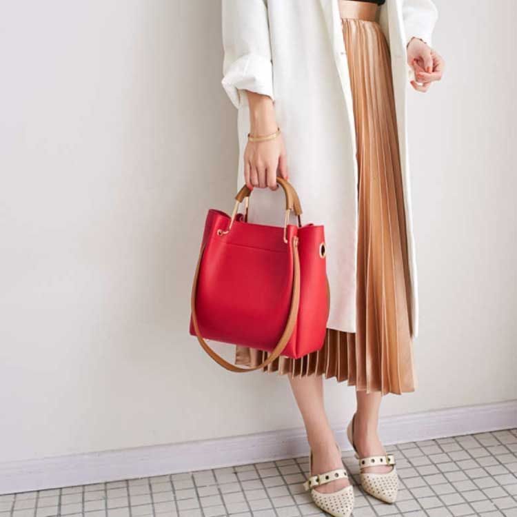 美品 FURLA フルラ トートバッグ レザー 赤 A4収納可 肩掛け