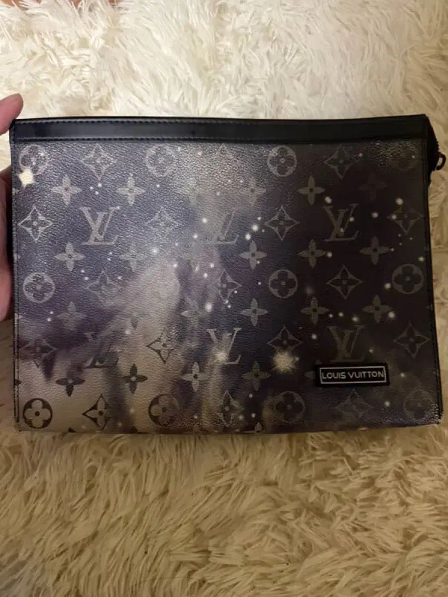 モデル ルイヴィトン ギャラクシー ボヤージュ クラッチバッグ