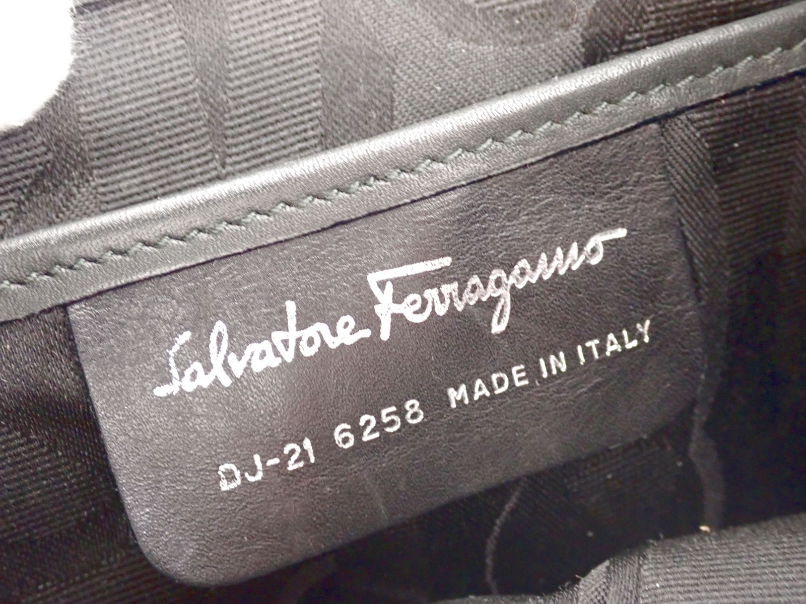 FERRAGAMO(フェラガモ) ガンチーニ レザー リュック - メルカリ