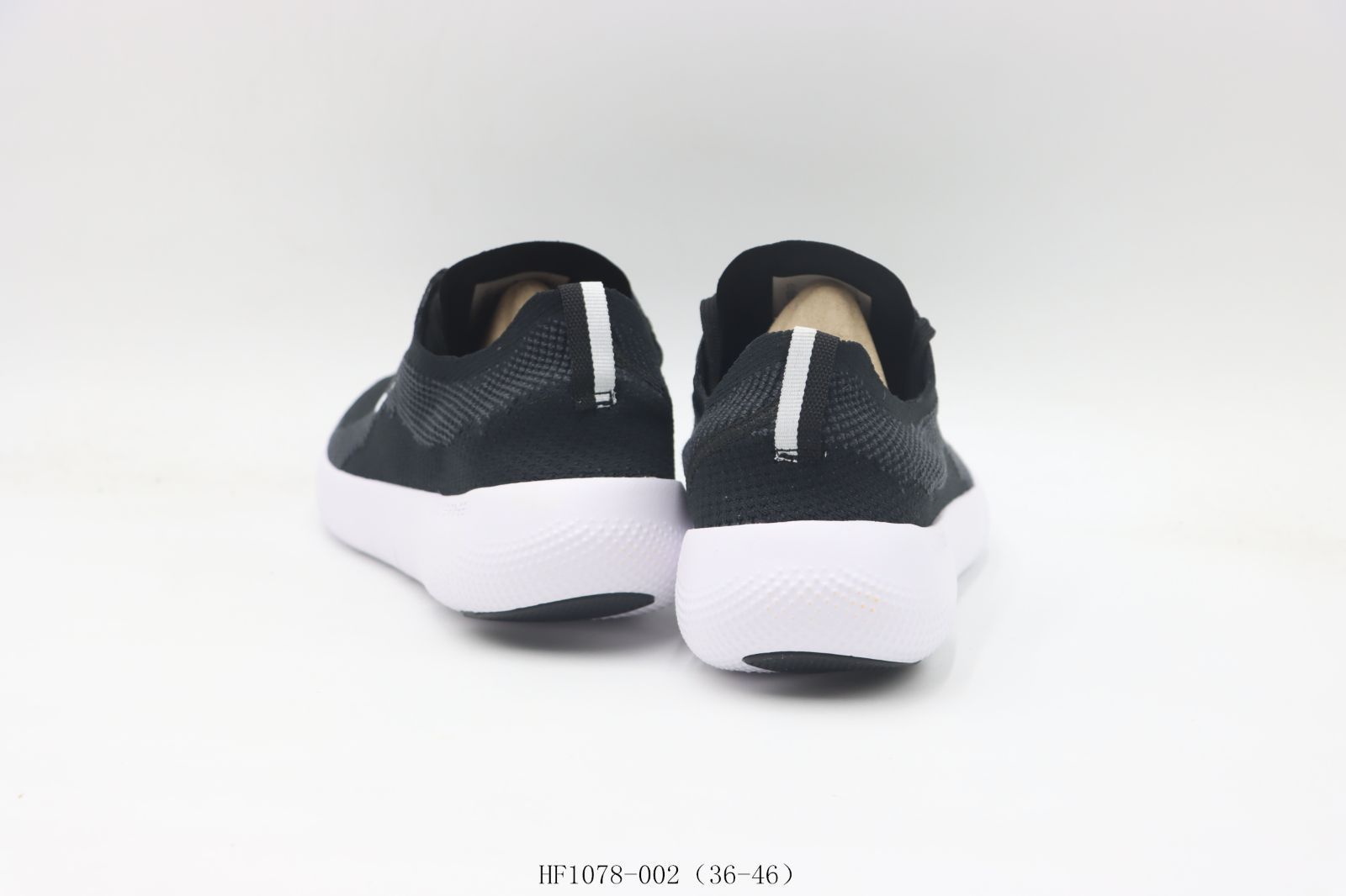 ランニングシューズ ブラックアンドホワイト