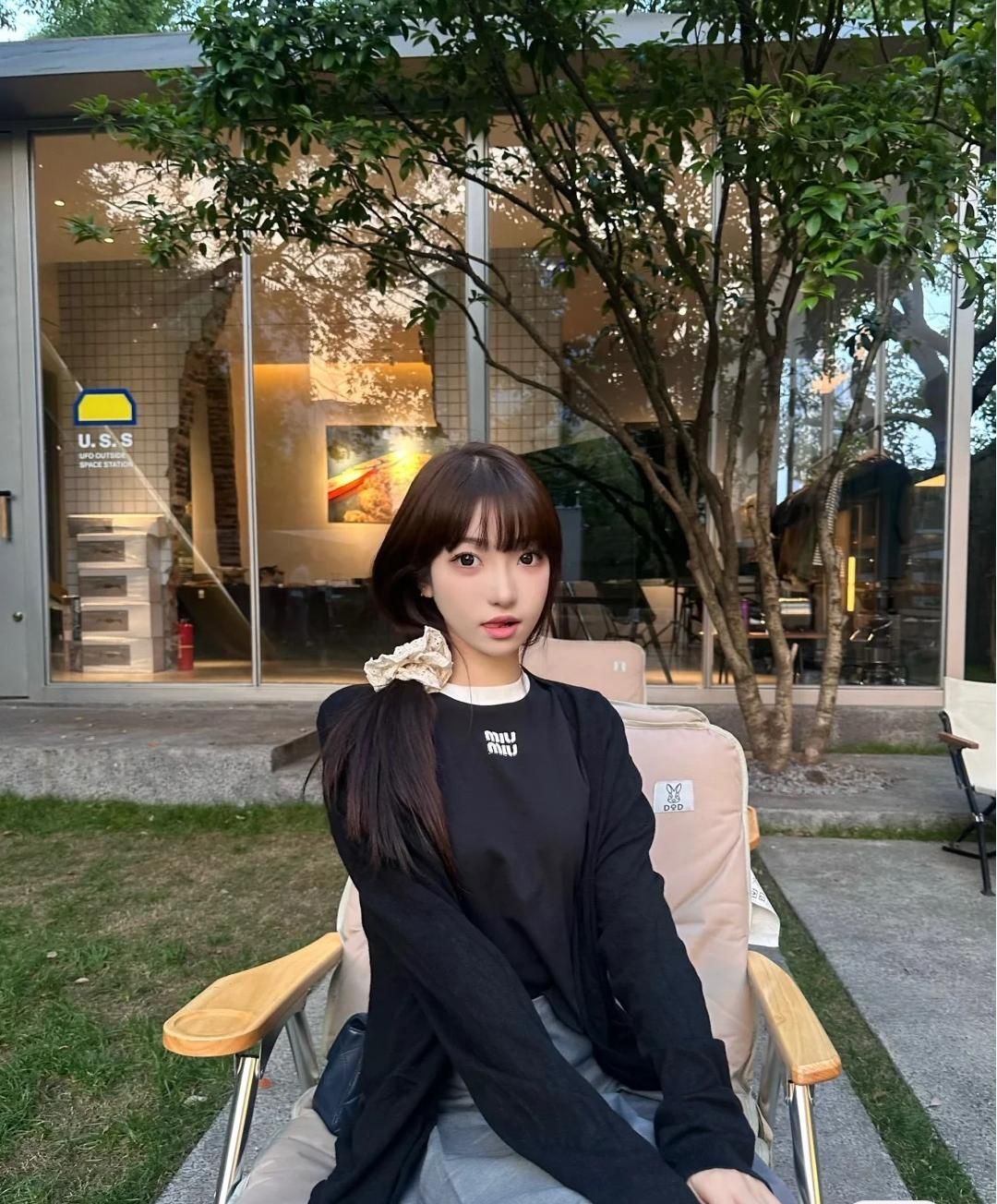 Miumiuシンプル アルファベット刺繍ネックパッチワーク長袖Tシャツ
