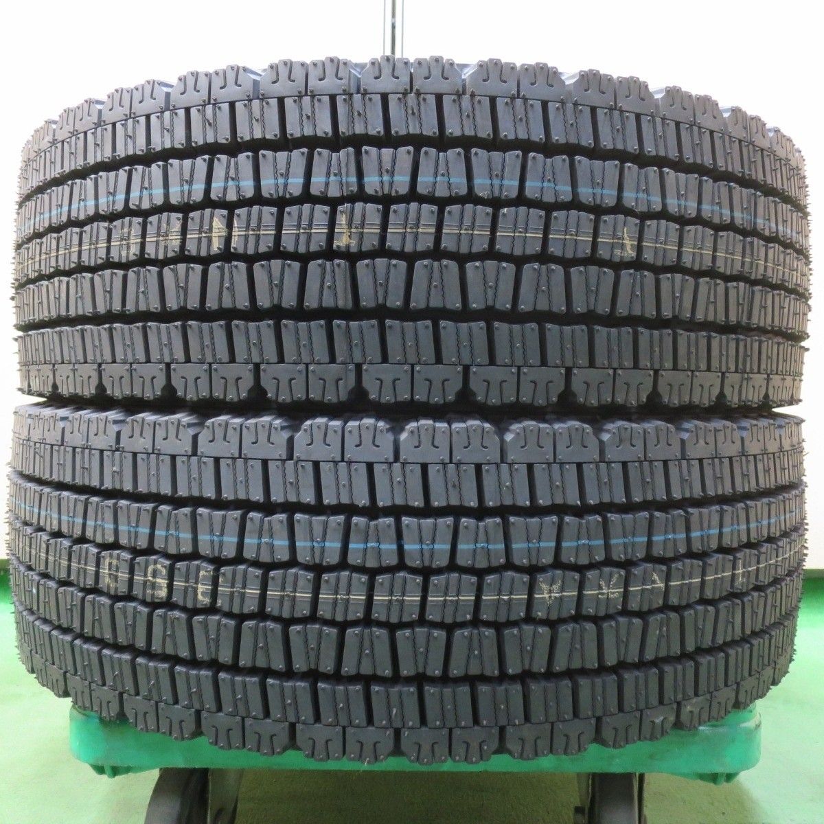 24年 2本 トラック タイヤ 245 70R19.5 136 134J スタッドレス ダンロップ デクテス SP081 DECTES 19.5インチ 5063001イスタ