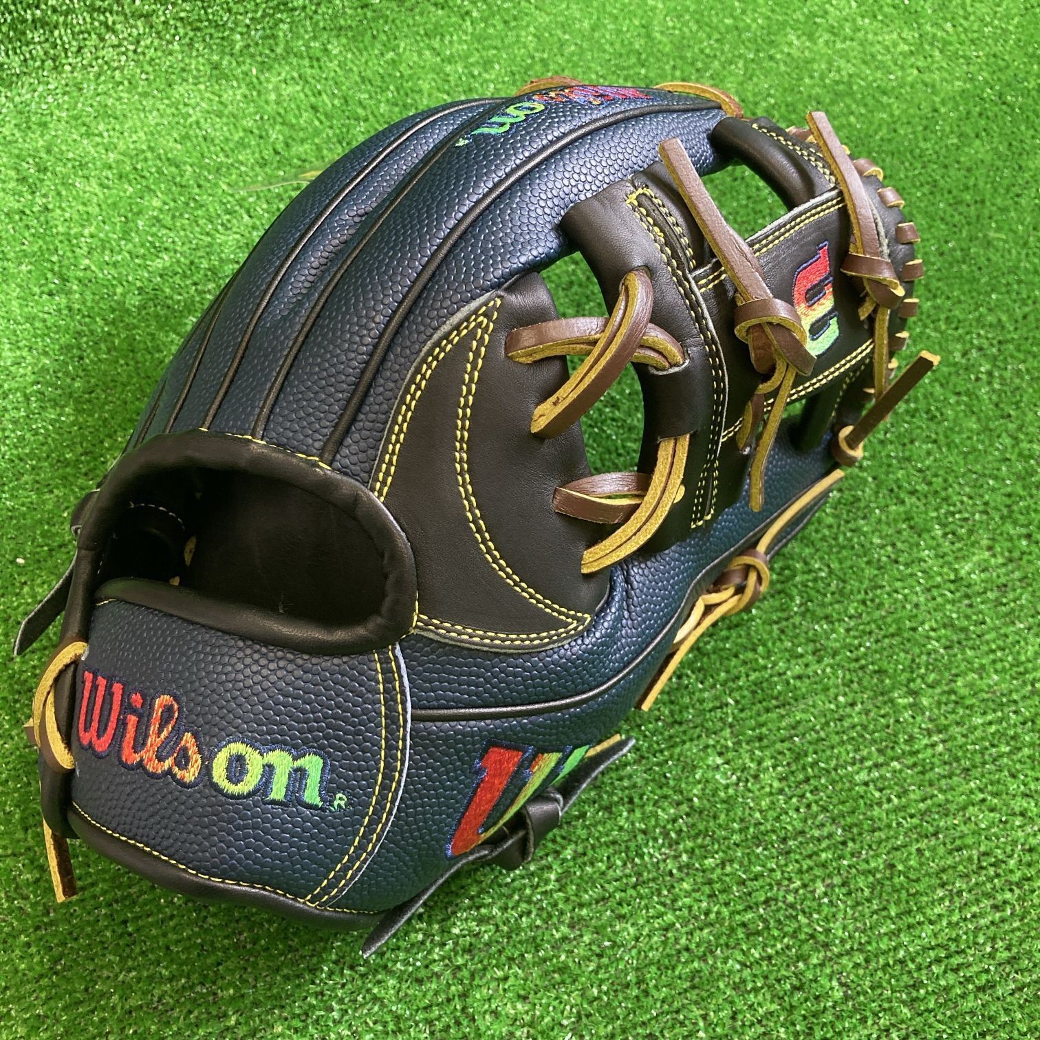 48 ウイルソン 一般軟式用グラブ ブラック×ネイビー 87型 WBW102483 新品 ウイルソン 一般軟式用グラブ ブラック×ネイビー 87型 WBW102483