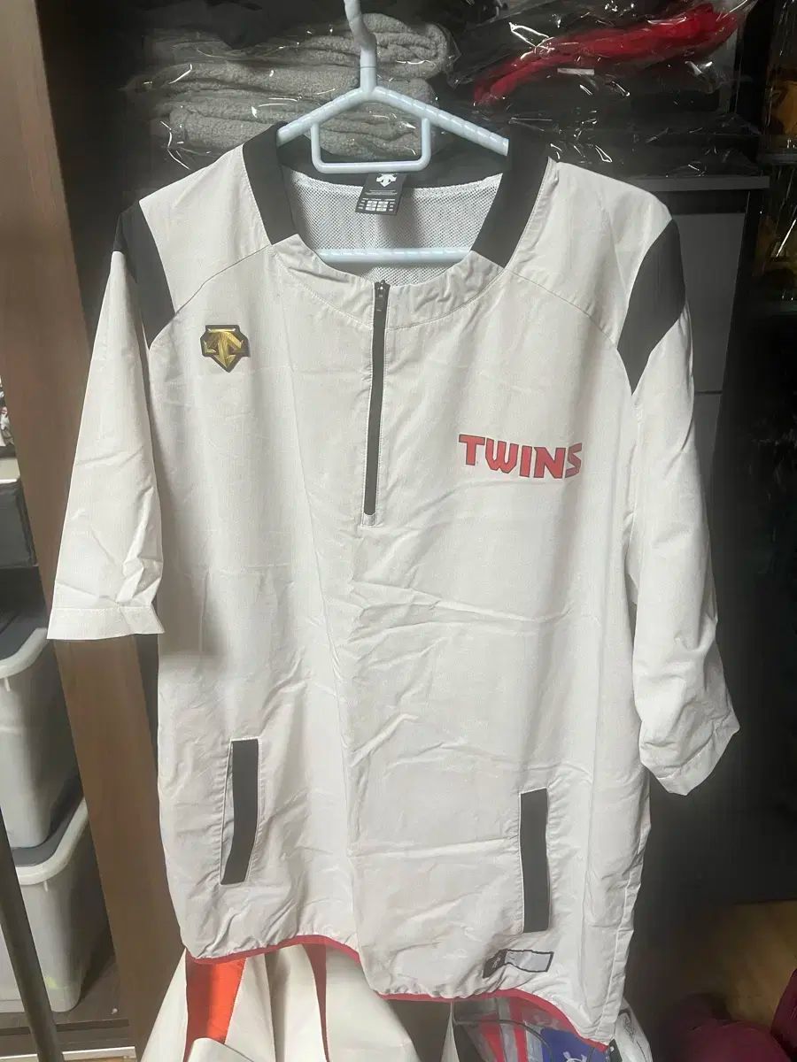LG TWINS ツインズ ウィンドブレーカー