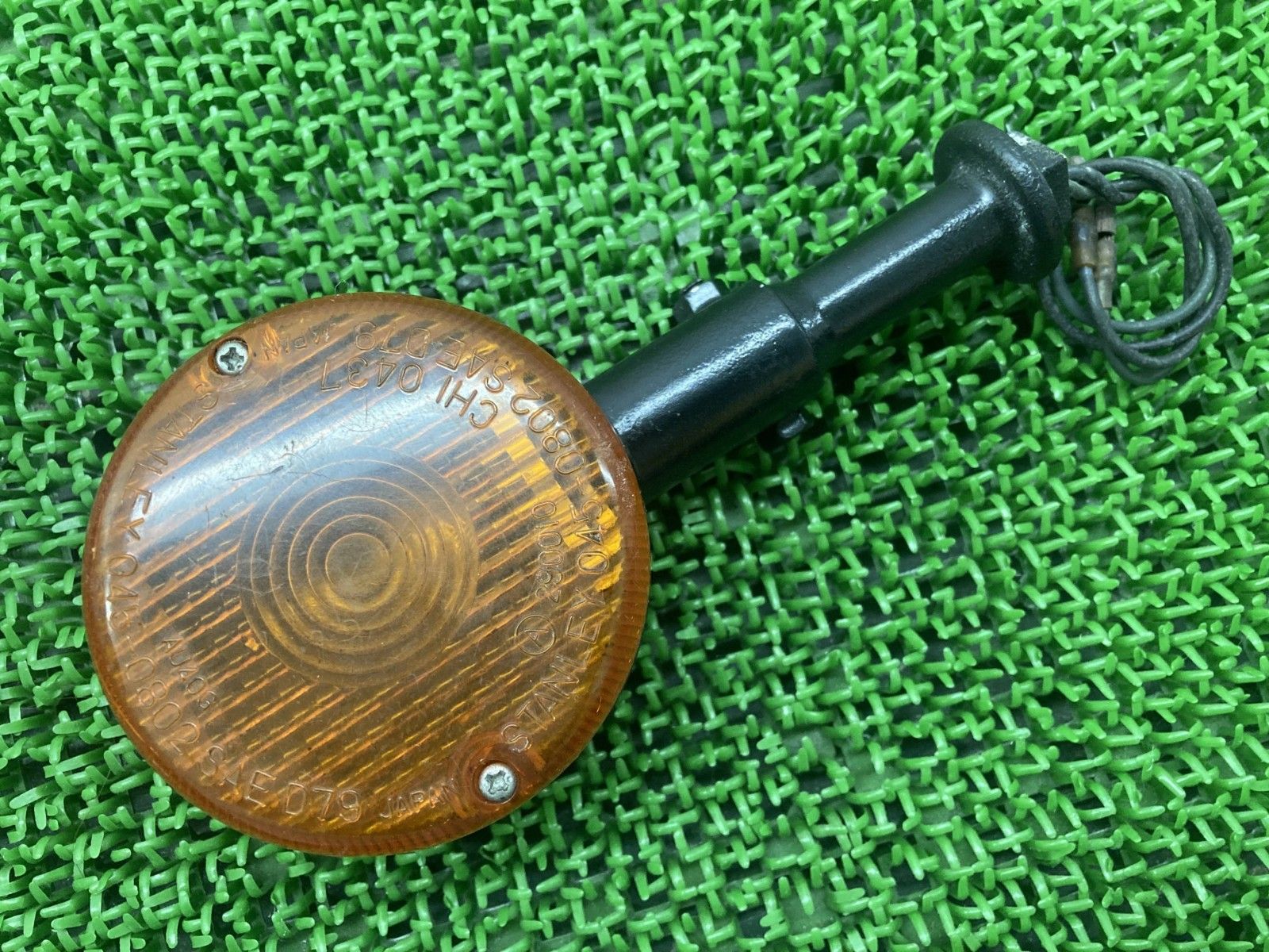 RZ250 RZ350 フロントウインカー 右 045-0802 ヤマハ 純正 中古 バイク 部品 4L3 4U0 ステー ペイント素材に 割れ欠け無し xF