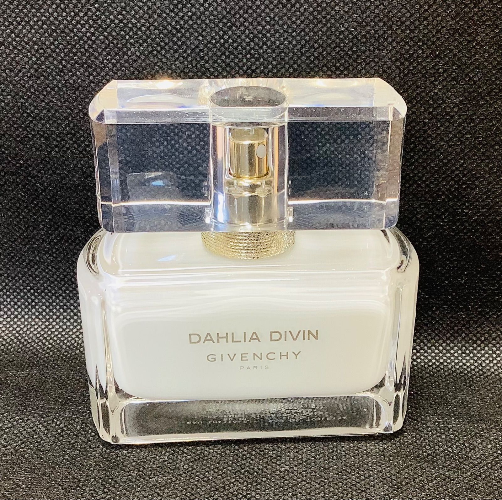 ジバンシイ ダリア ディヴァン オー イニシアル オーデトワレ ジバンシイ ⁄ ダリア ディヴァン オーデトワレの公式商品情報｜美容