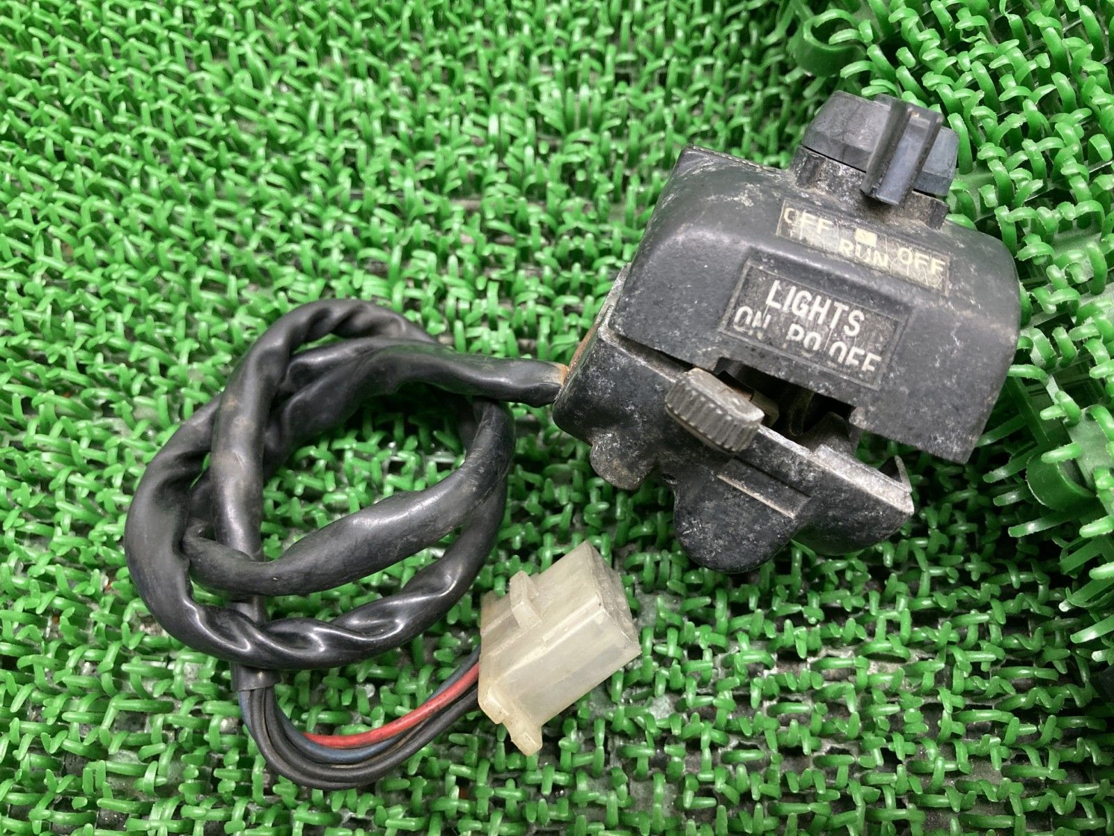 ●新品●　RZ350(4U0)/RZ250(4L3)用　薄型・右スイッチボックス ○新品○ RZ350(4U0)/RZ250(4L3)用 薄型・右スイッチボックス