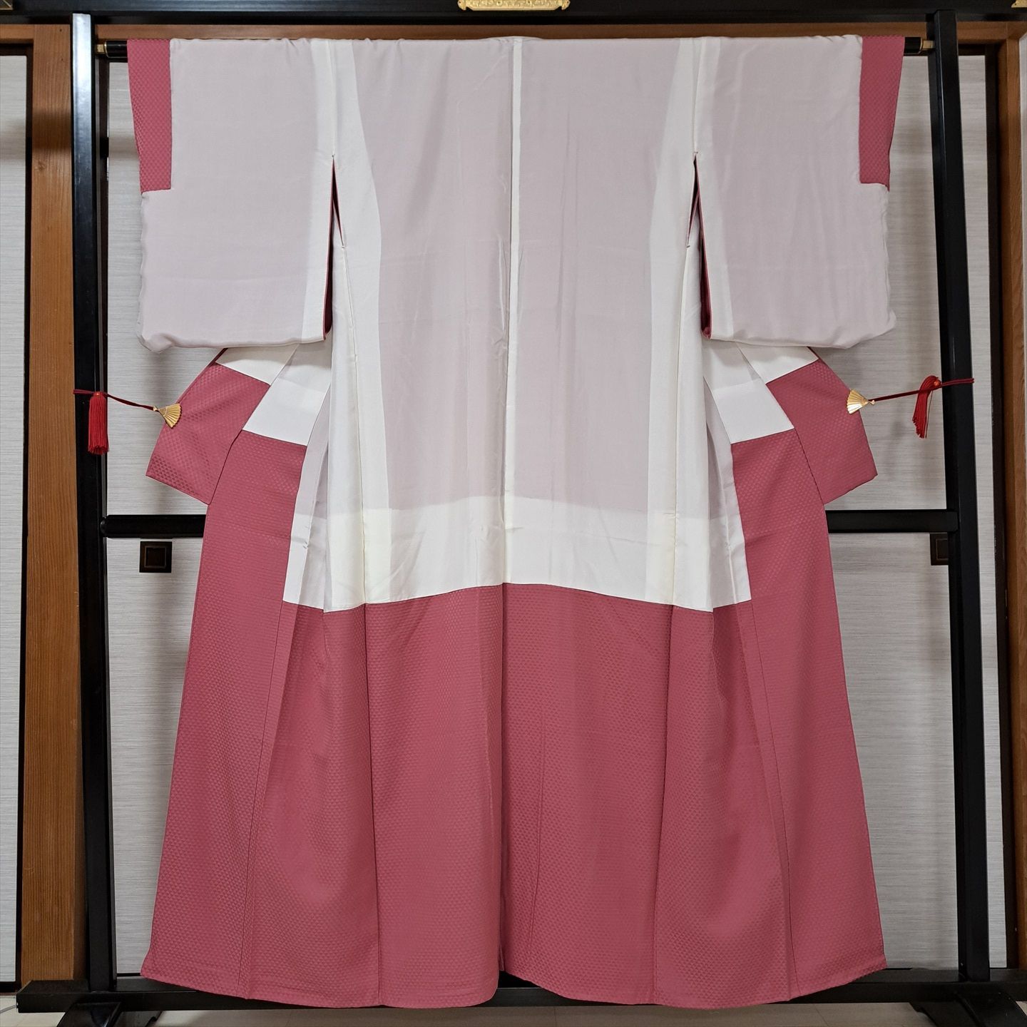 u*2様 裄66.5 飛び柄刺繍 付け下げ 正絹 薄いピンク 洒落紋 着物 U- 000000051017_2wrpjYh.jpg