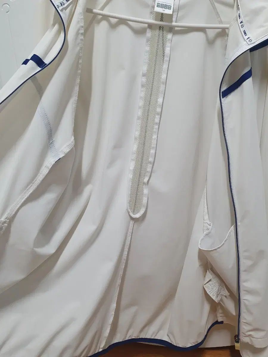 YONEX