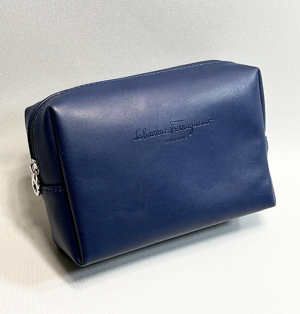 fgb4 新品未使用本物 Ferragamo フェラガモ ノベルティポーチ - メルカリ