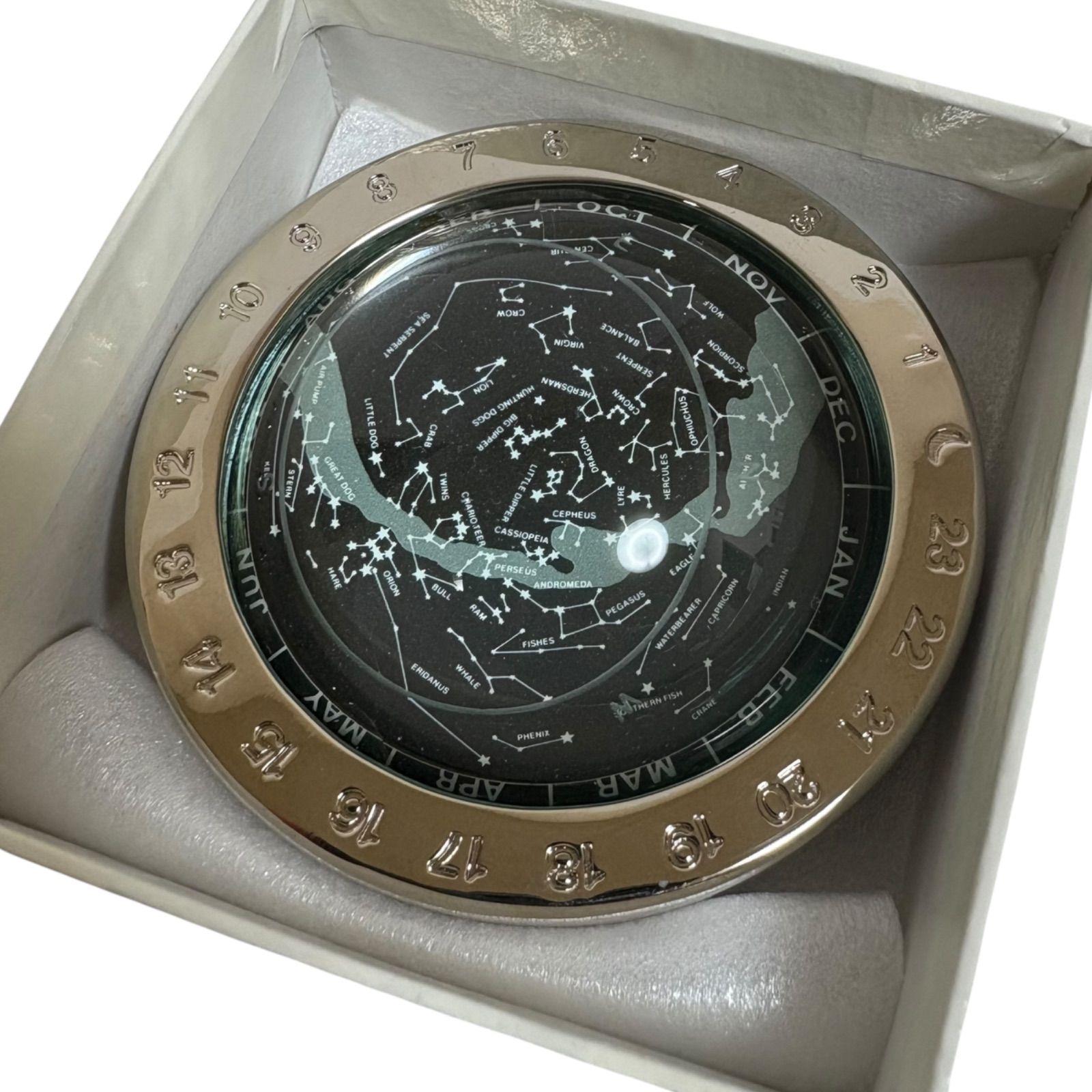 星座早見図入りガラスペーパーウェイト クシュカ 訳あり美品】星座早見図入りガラスペーパーウェイト クシュカ