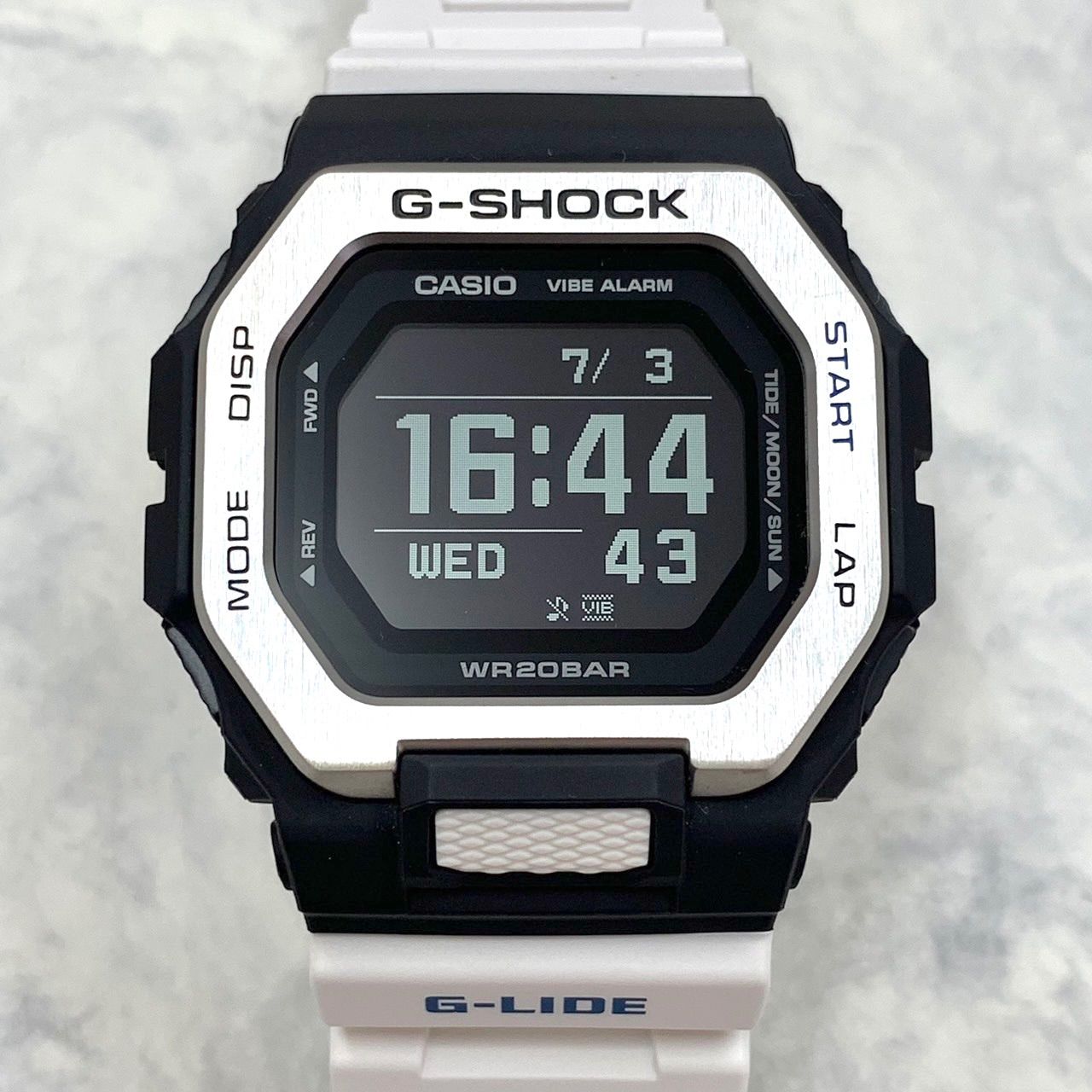 【上美品⭐️G-SHOCK G-LIDE】 タイムトラベル サーフィン　 GBX-100-7JF    カシオ CASIO    メンズ デジタル腕時計　 電池式　 Bluetooth    ホワイトバンド　 国内正規品 （AYA） 24022009500B