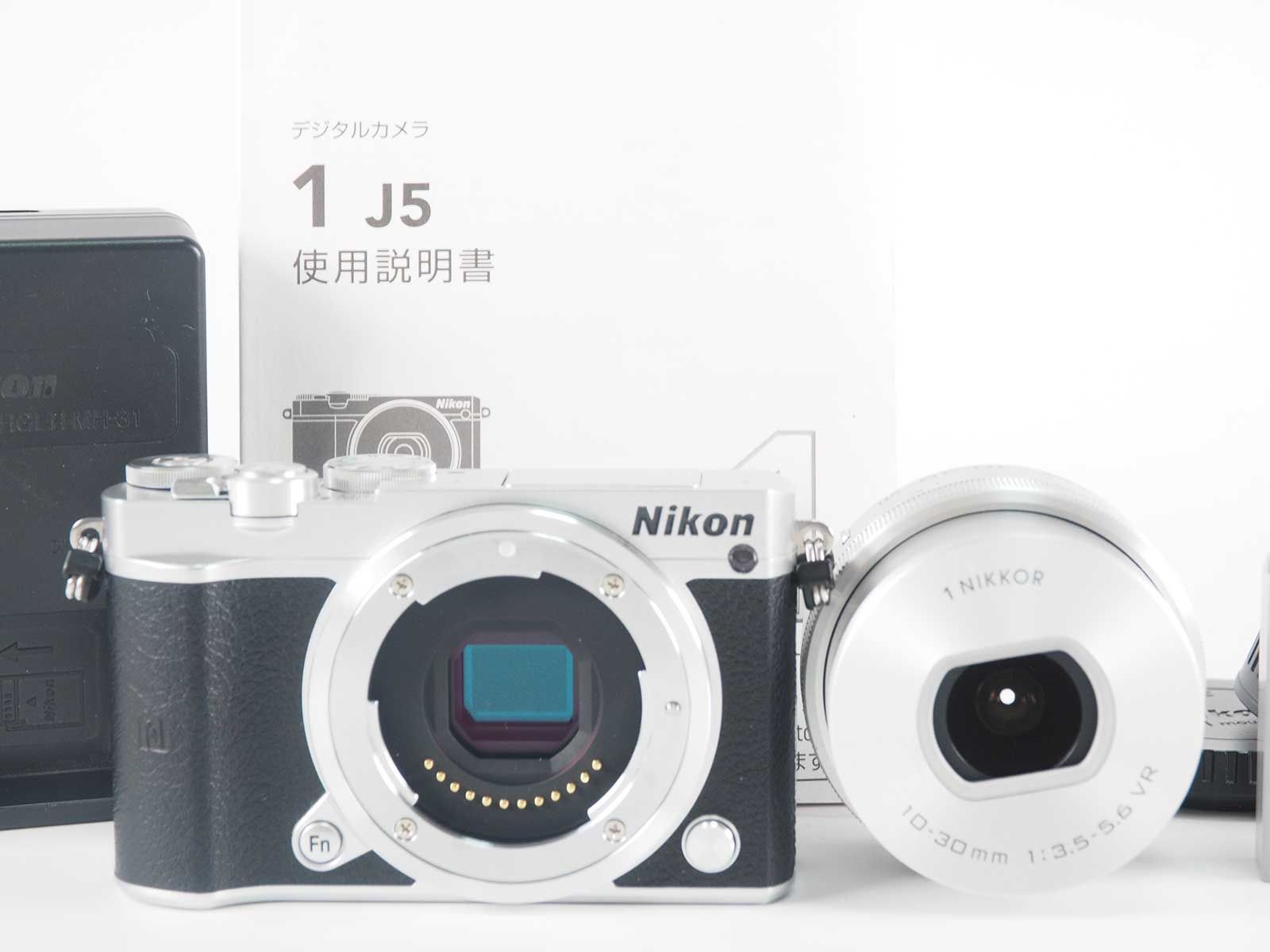 ニコン Nikon 1 J5 20.8MP DSDR Camera Silver 10-30mm Zoom Lens Z4615A