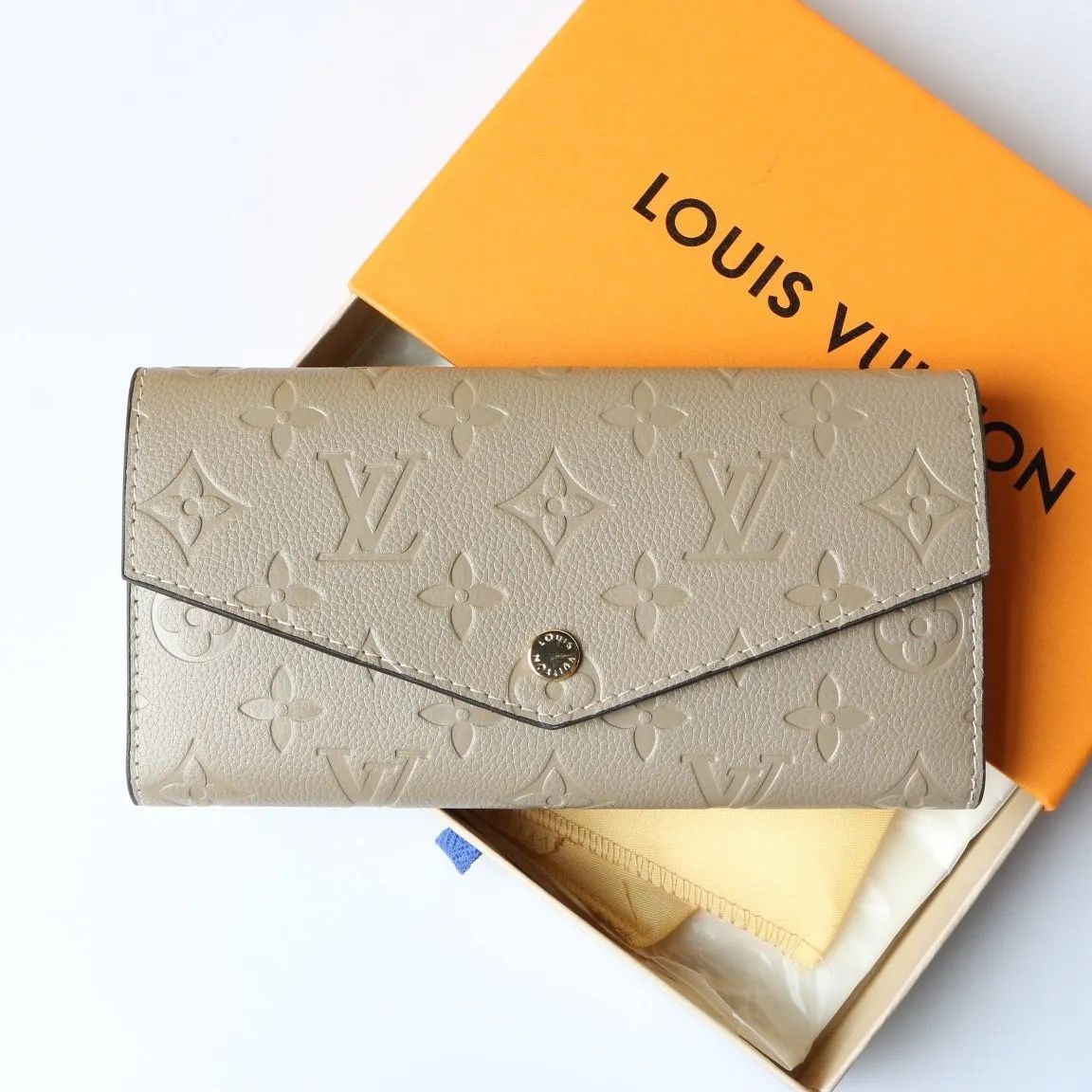 新品未使用 ポルトフォイユ・ゾエ トゥルトレール 《人気☆》Louis Vuitton 新品 ルイヴィトン 折り財布 ミ長財布 オフホワイト  折りたたみ ミ長財布 ゾエ - メルカリ