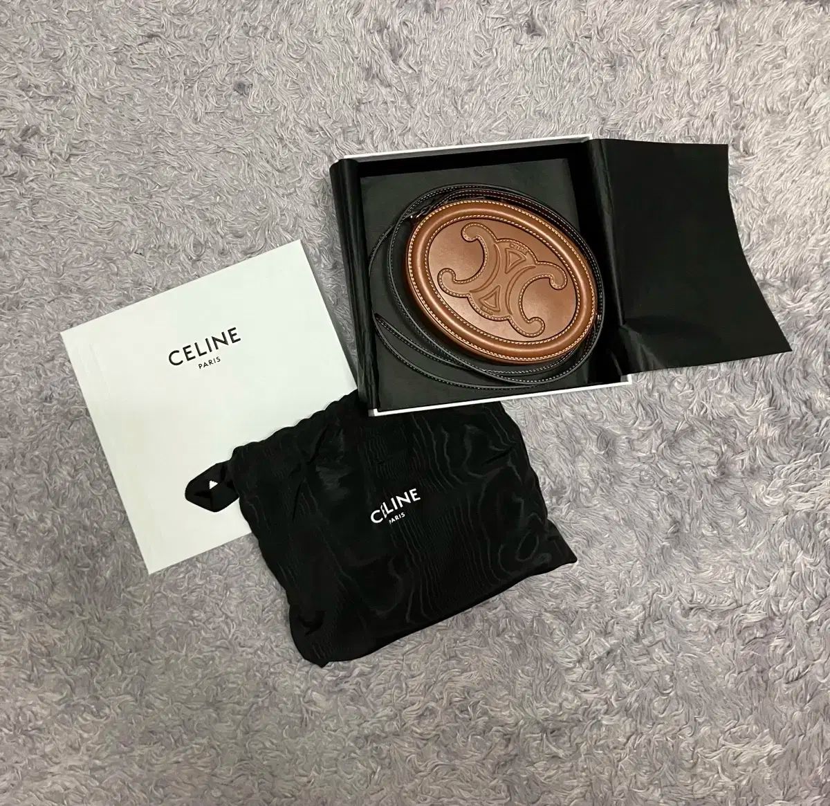 Celine セリーヌ トリオンフ Tan オーバル パース