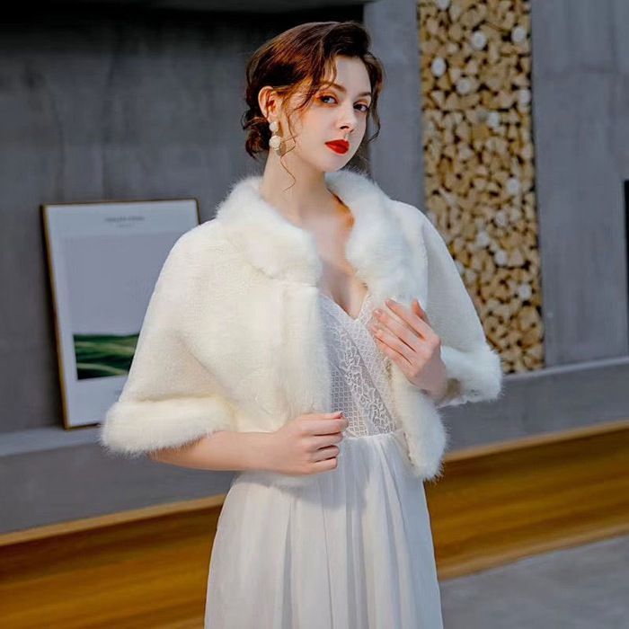 ボレロ レディースドレス ケープ ファー 結婚式 ふわふわ もこもこ ショール 肩掛け ウェディング 白 トップス パーティー ストール ティペット 冬 暖かい 花嫁 ウェディングドレス ポンチョ披露宴 二次会 演奏会 発表会 演出alonia07