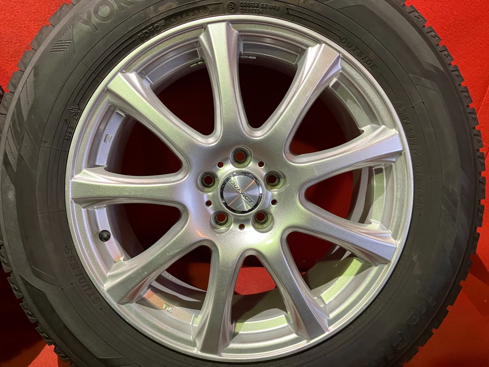 スタッドレスタイヤホイールセット 225 60R17 YOKOHAMA IG60 17x7.0 48 100 5H 社外 デファクト 4本SET