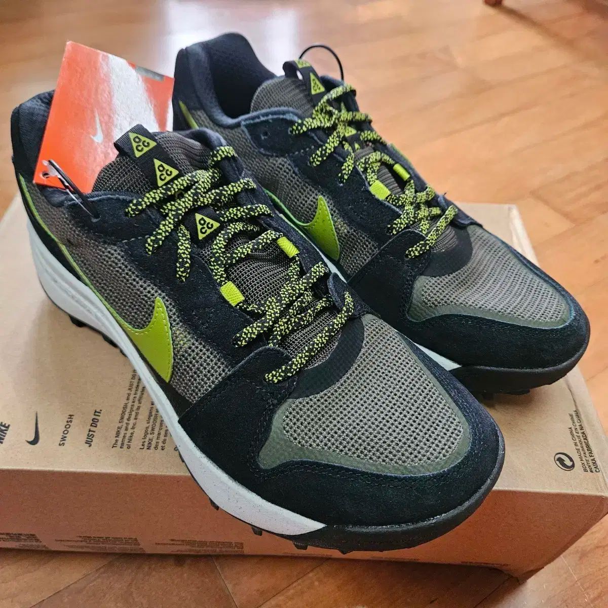 NIKE(ナイキ) ACG ローケート 黒 モス DM8019 ー 300 新品ナイキ NIKE(ナイキ) ACG ローケート 黒 モス DM8019 ー 300 新品ナイキ