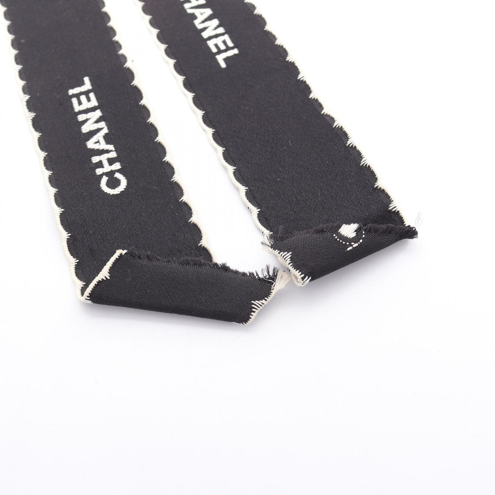 ⭐︎CHANELシャネル　ヴィンテージ　ロゴ・リボンブローチ　ブラック⭐︎ シャネル CHANEL ブローチ ロゴ リボン ブラック その他 ヴィンテージ