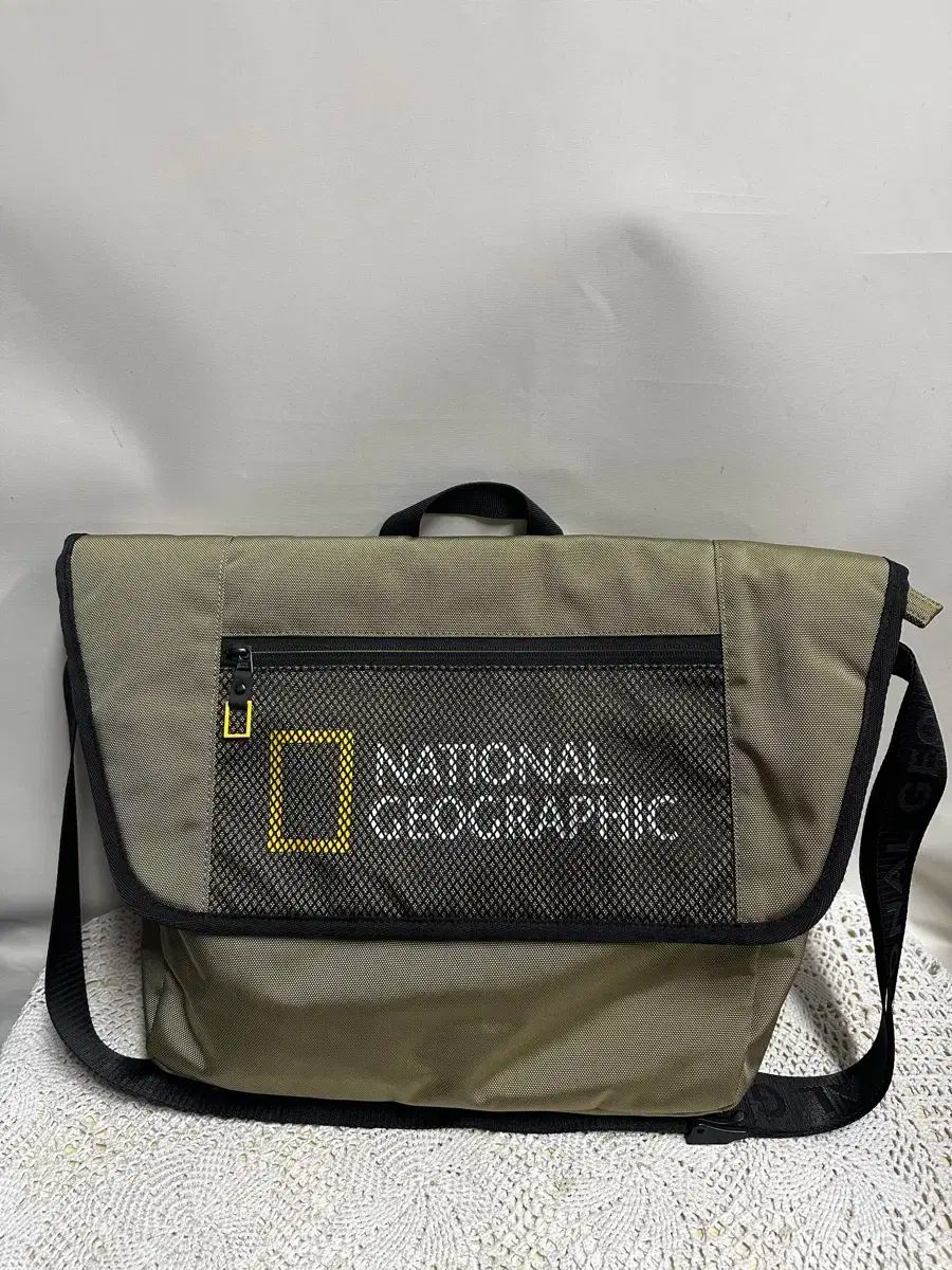 NATIONAL GEOGRAPHIC(ナショナルジオグラフィック) メッセンジャーバッグ クロスバッグ
