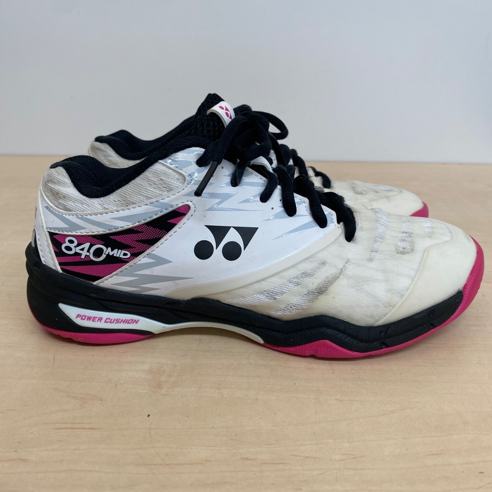YONEX ヨネックス パワークッション 840 ミッド バトミントン