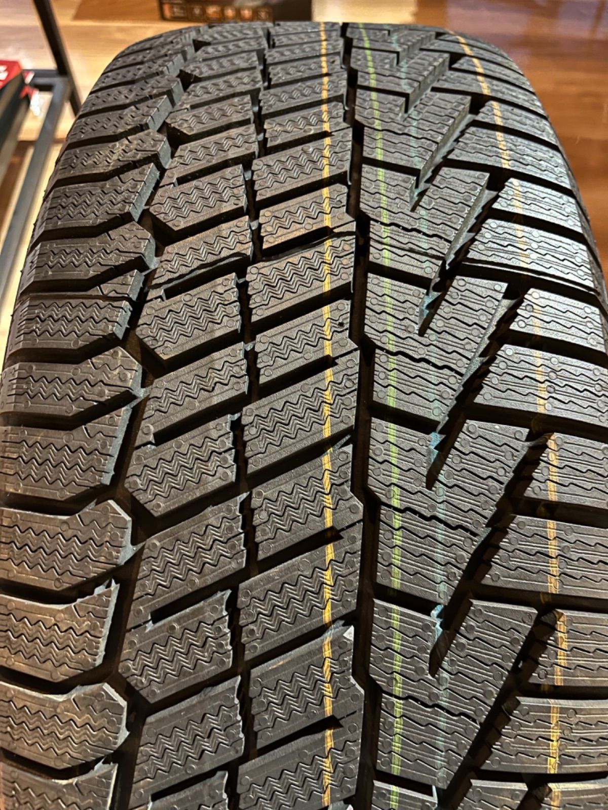 車 MINI F60 スタッドレスタイヤホイールセット 225／55R17