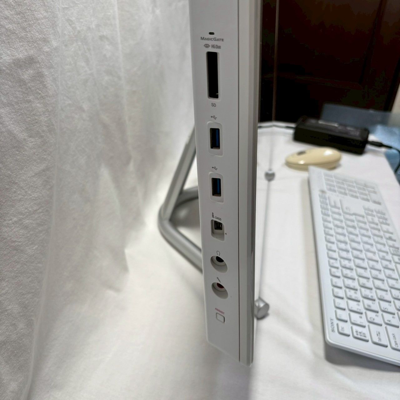 現状品】SONY VAIO L VPCL218FJ/WI 一体型デスクトップPC