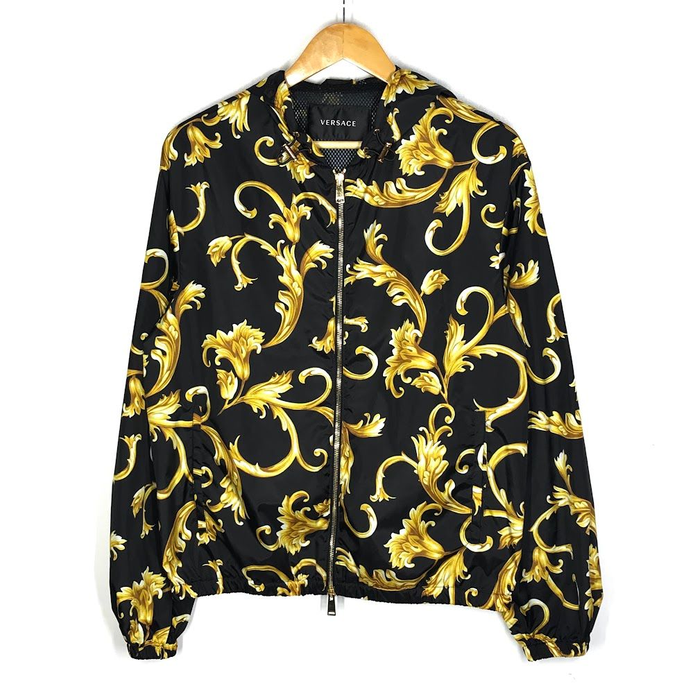 ヴェルサーチ　バロック　ナイロンジャケット　総柄　ブラック系 46 倉吉店】 中古 VERSACE | ヴェルサーチ ナイロンジャケット 総柄