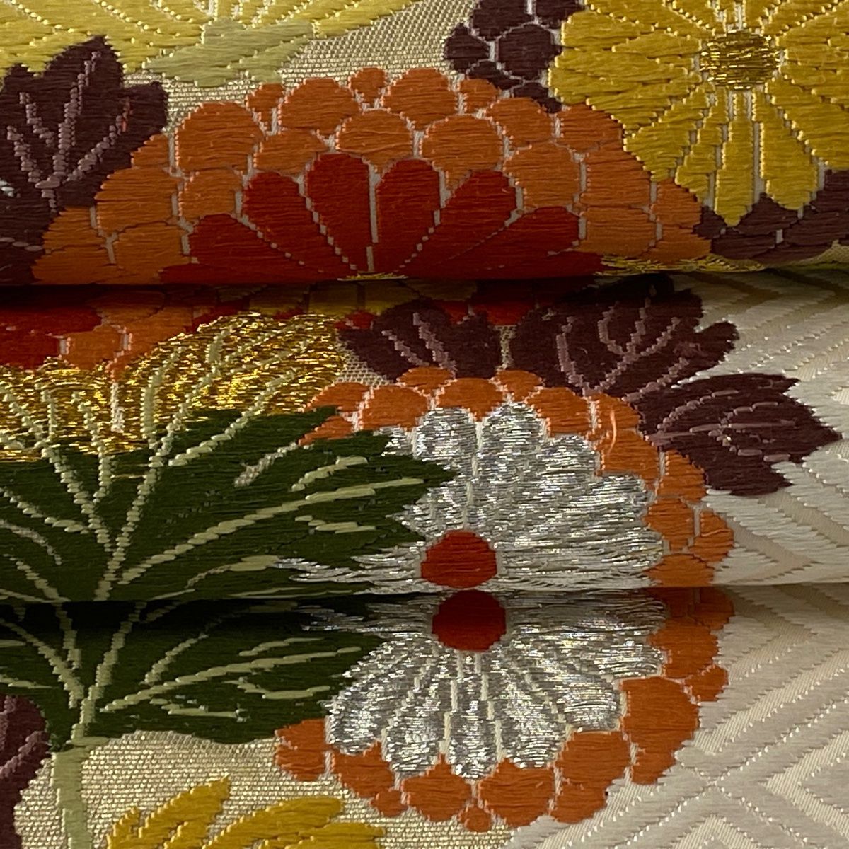 唐織 山口成三郎謹製 袋帯 松皮小桜文 金糸 新品未使用品 正絹 六通 Q841 唐織 山口成三郎謹製 袋帯 松皮小桜文 金糸 新品未使用品 正絹