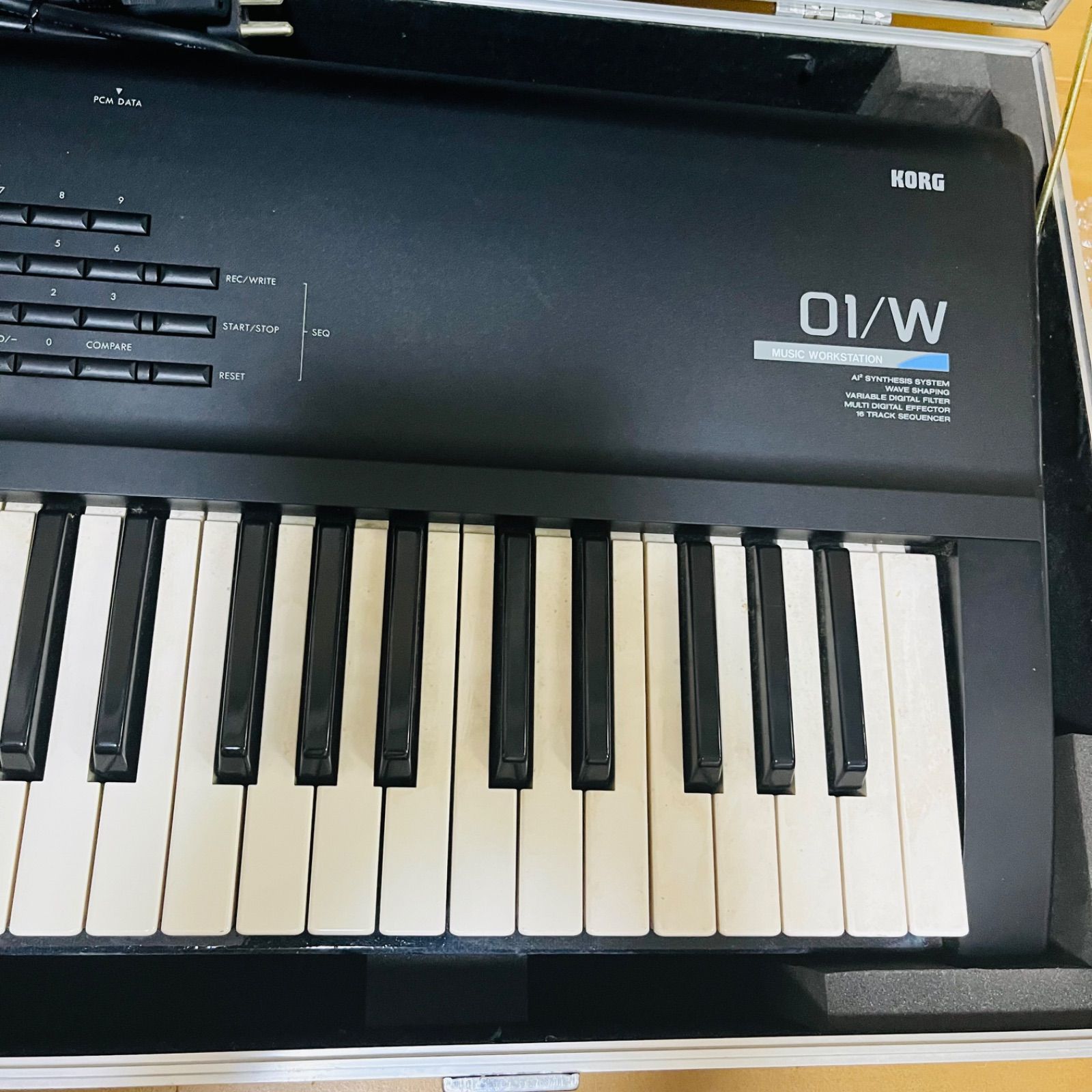 今なら送料無料。 KORG 01 W シンセサイザー キーボード 電源コード付 早い者勝ちの限定セール。