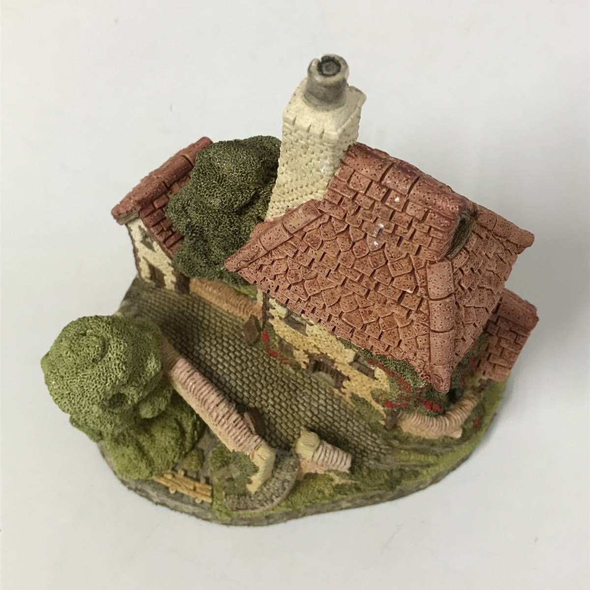 イギリスのG HOUSE、David Winter置物2個セット