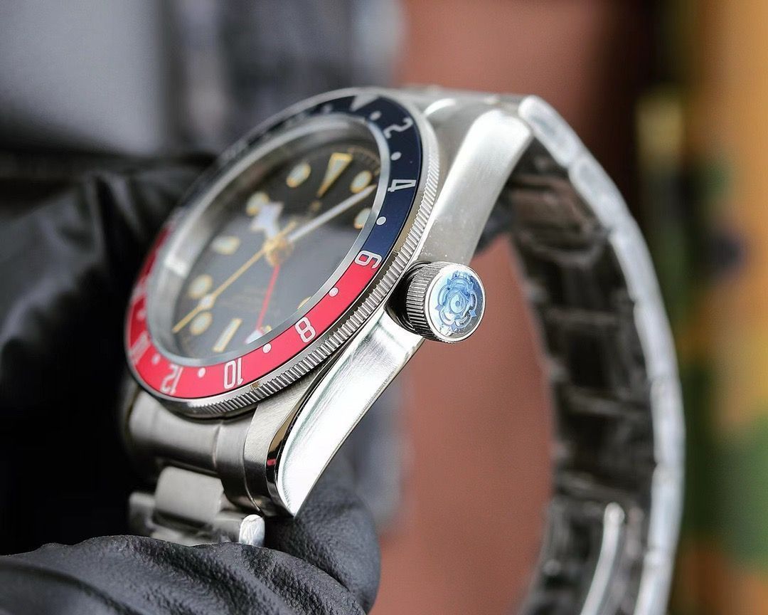 TUDOR Submariner 自動巻き腕時計 チューダー ダイビングウォッチ | Inside TUDOR