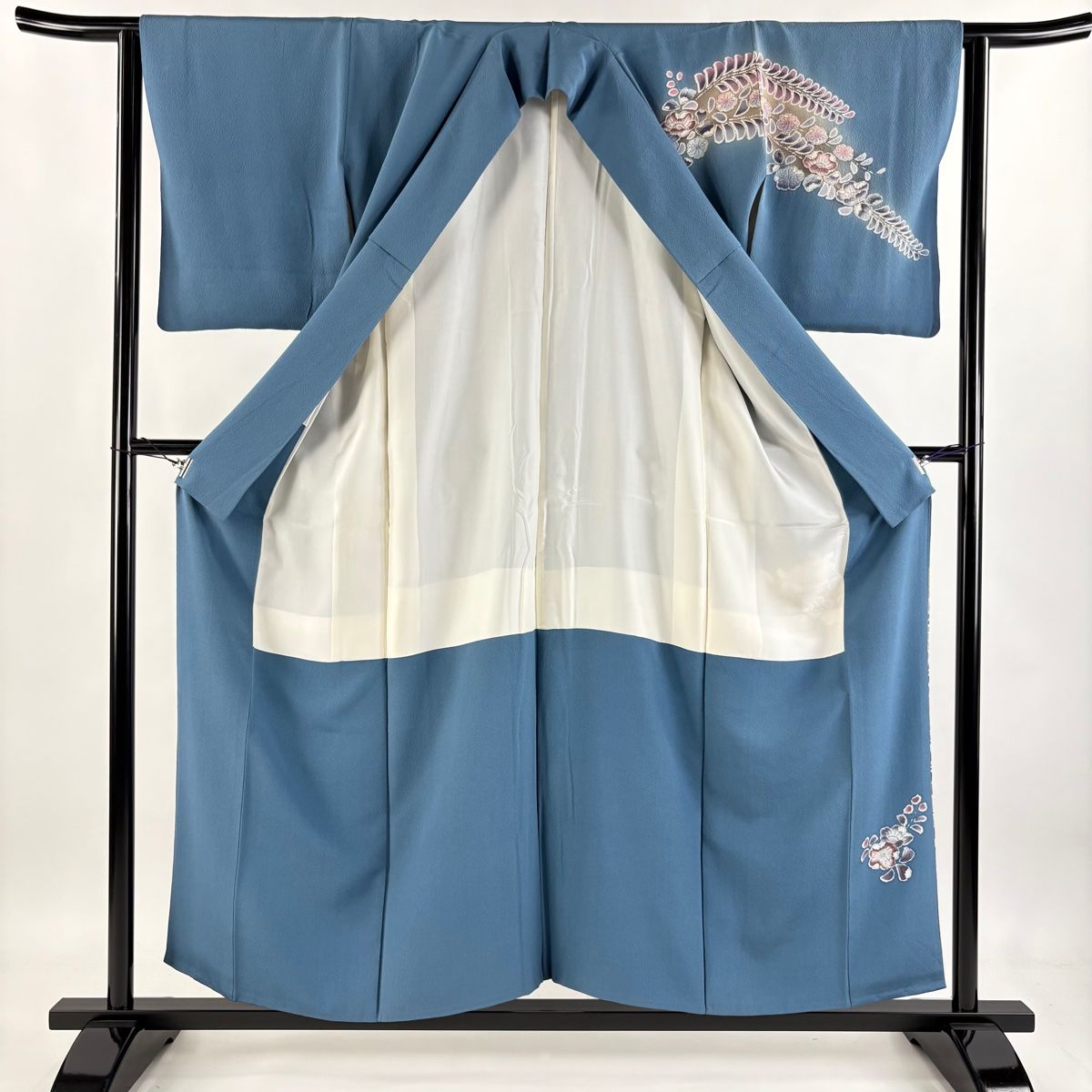 勝呂孝資作 油彩画 【 椿と備前焼 】 木枠額装 前面ガラス仕様