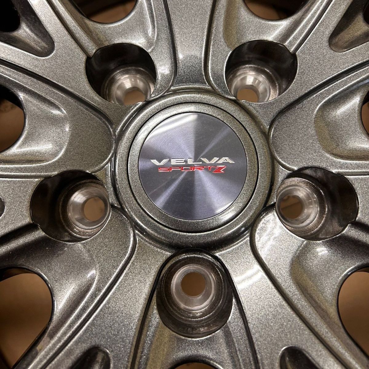 weds(ウェッズ)VELVA(ヴェルヴァ)SPORT スタッドレス付き17インチ