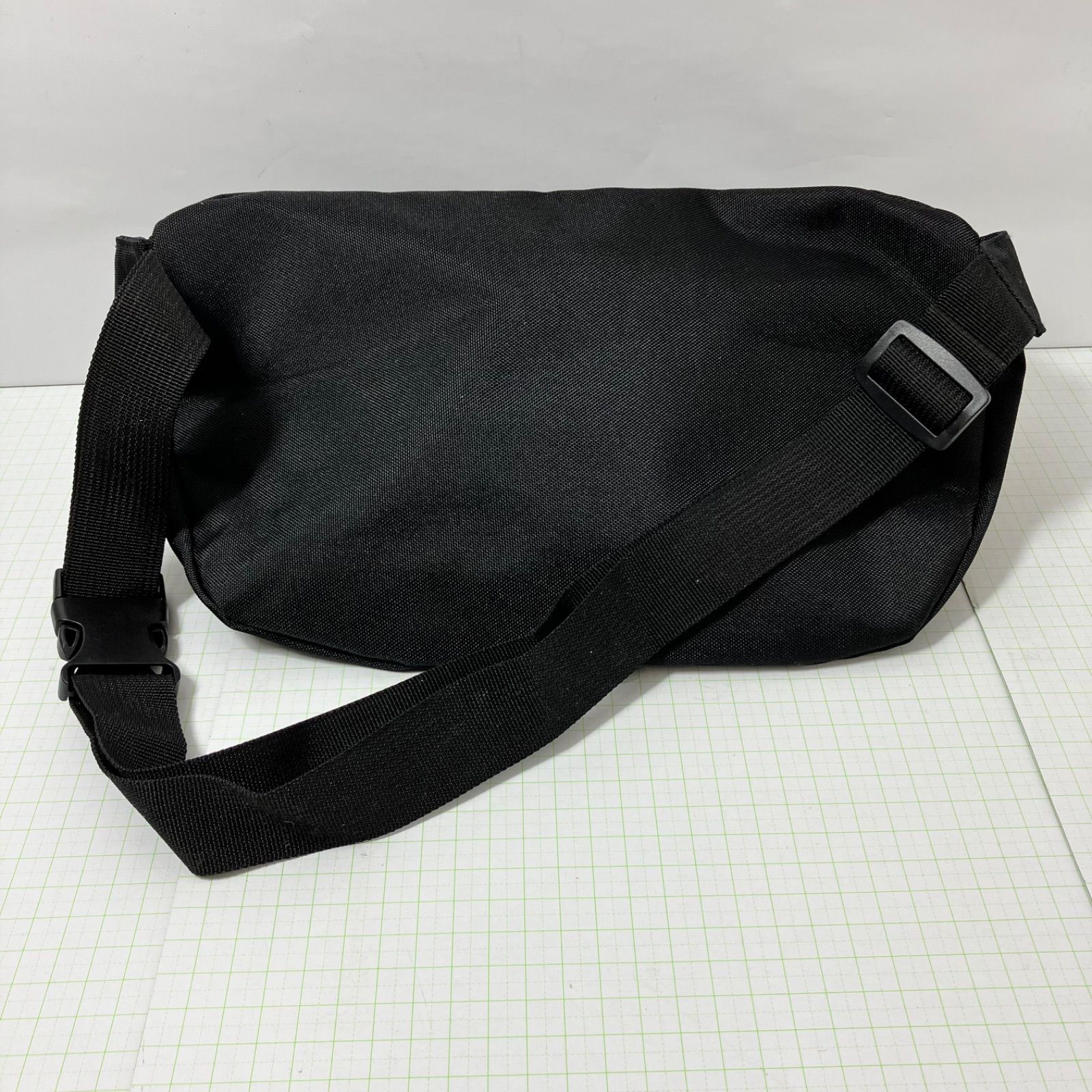 星街すいせい×ZOZOTOWN ボディバッグ