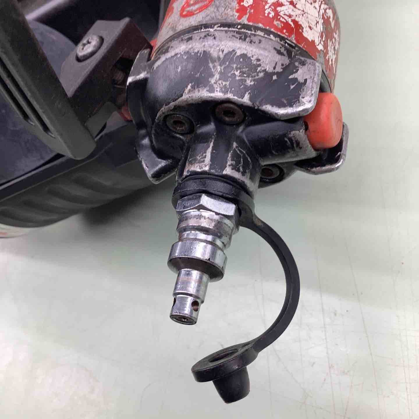 高圧エア釘打ち機