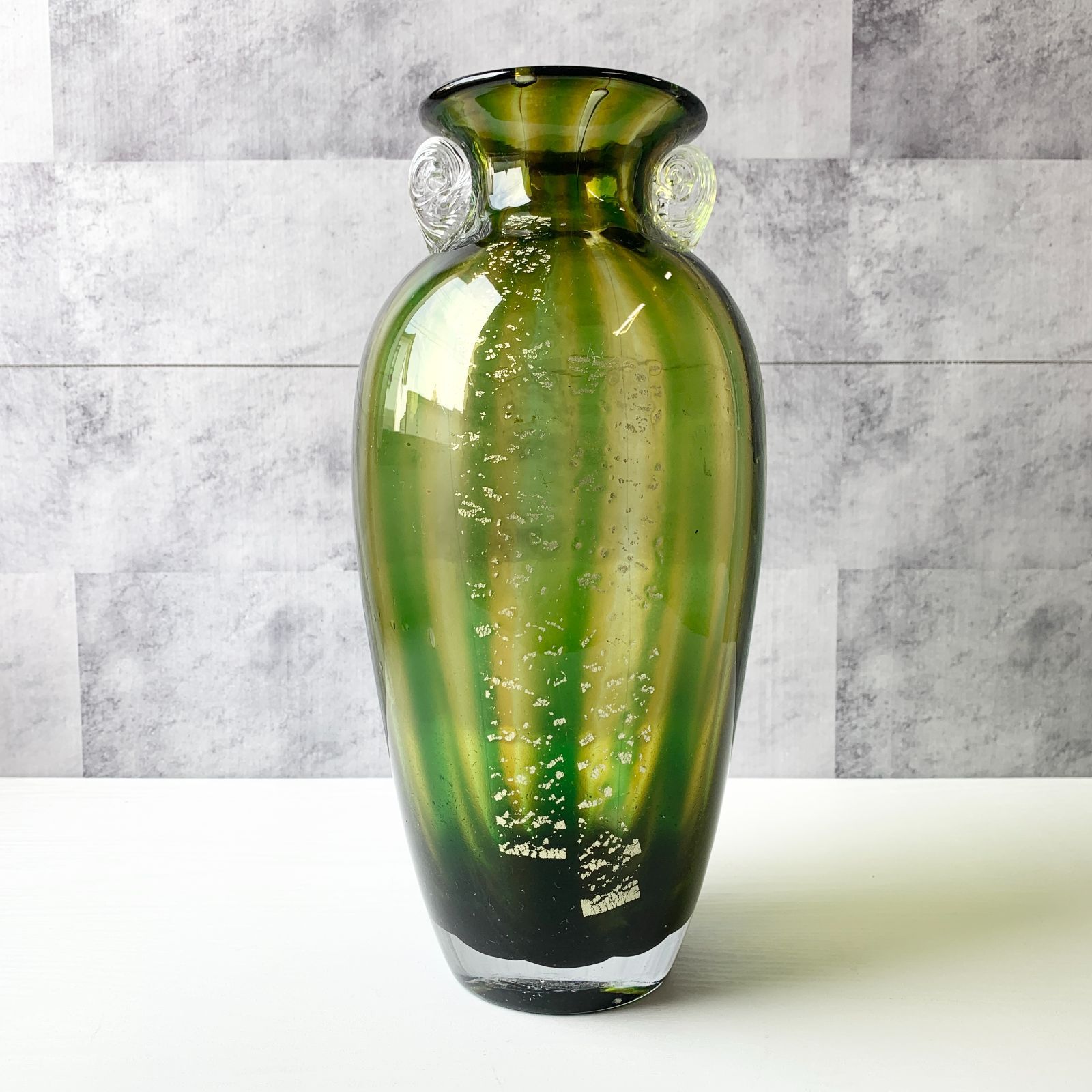花瓶 壺 耳付き ガラス製 緑 グリーン ストライプ 透け感 かわいい