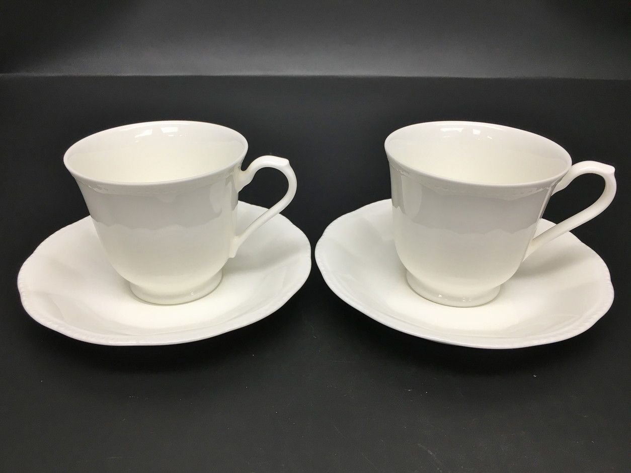 Noritake BONE CHINA クリスマス皿　 カップソーサー 2セット Noritake BONE CHINA クリスマス皿 カップソーサー 2セット