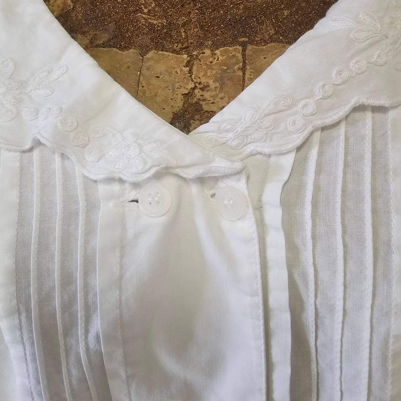 Euro vintage(ヨーロッパヴィンテージ) 70's~embroidered big collar V-neck sleeveless white cotton blouse 大きな刺繍襟のホワイトコットンブラウス ベスト Euro vintage(ヨーロッパヴィンテージ) 70's~embroidered big